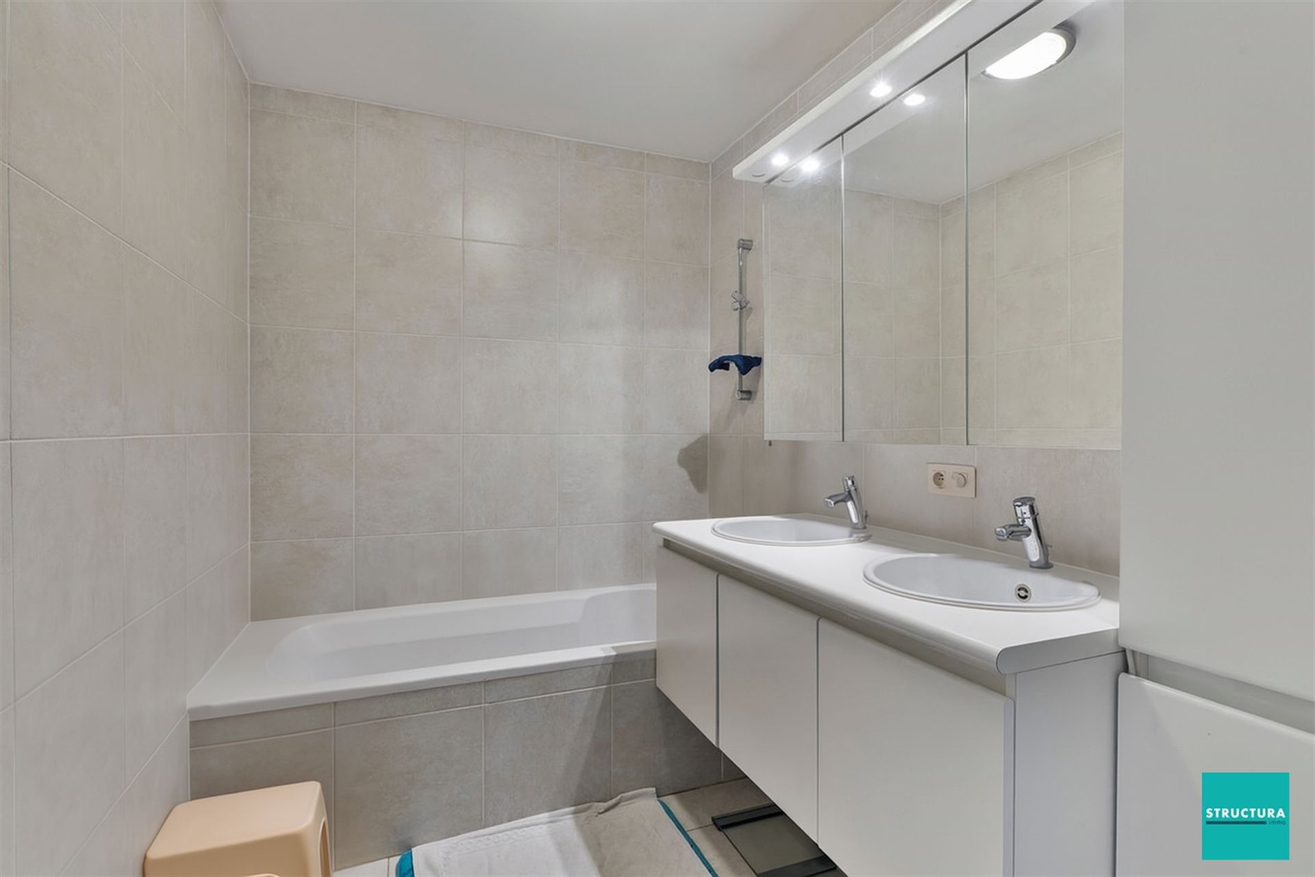 Schitterend modern appartement met 2 slaapkamers.



 foto 12