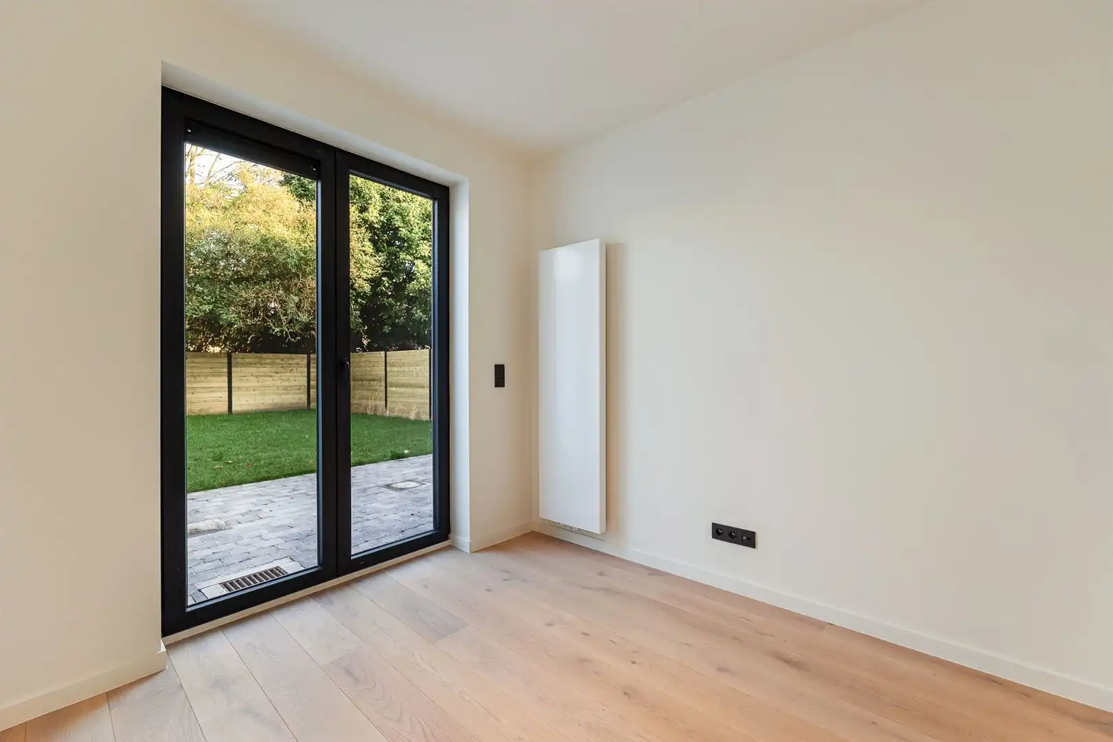 Gerenoveerd appartement met tuin en fietsenberging foto 12