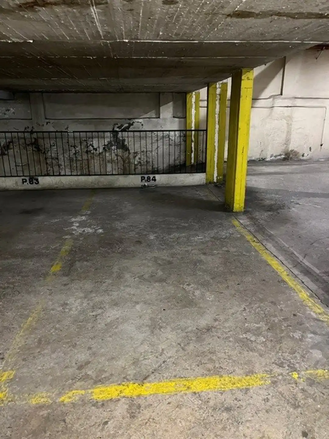 Autostaanplaats in de Harmoniewijk. foto 2