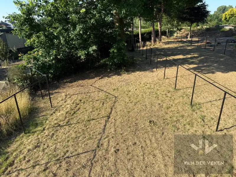 Ruime en volledig afgewerkte half open BEN-woning met 3 slaapkamers te bewonderen in het gezellige Kermt foto 16