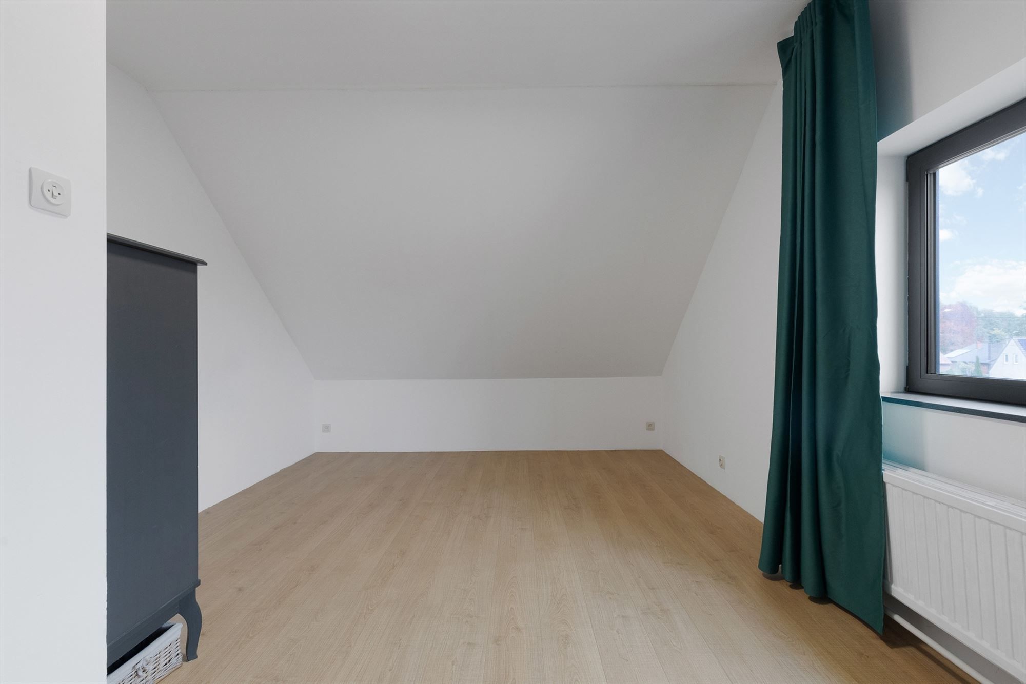 UITERST KNAP GERENOVEERDE WONING MET 3 SLAAPKAMERS GELEGEN OP EEN ZONNIG GEORIËNTEERD PERCEEL TE PAAL foto 21