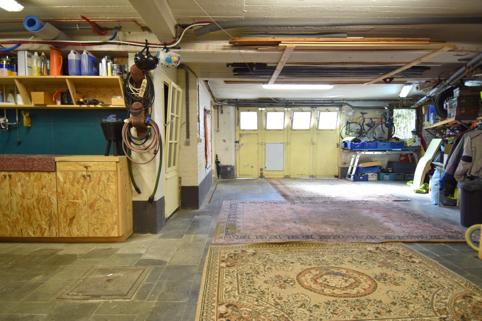 Karaktervolle burgerwoning met 2 slaapkamers, garage/werkplaats en zonneterras in hartje Kortrijk te koop foto 22