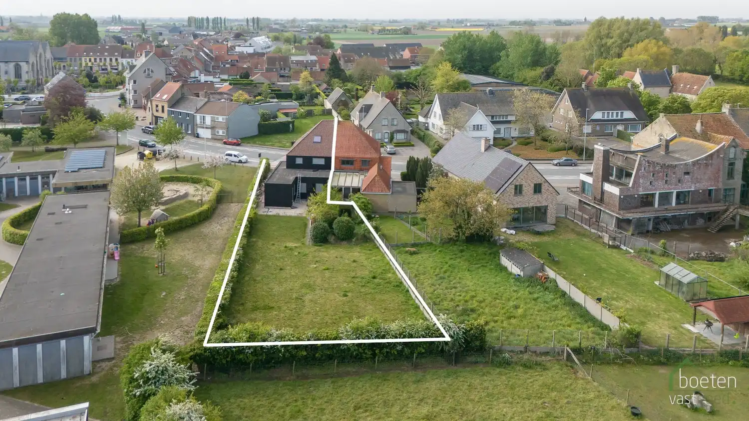 Alveringem: volledig gerenoveerde woning met karakter, ruimte (3 à 4 slpks) en topligging in Alveringem op 834m² grondopp. foto 3