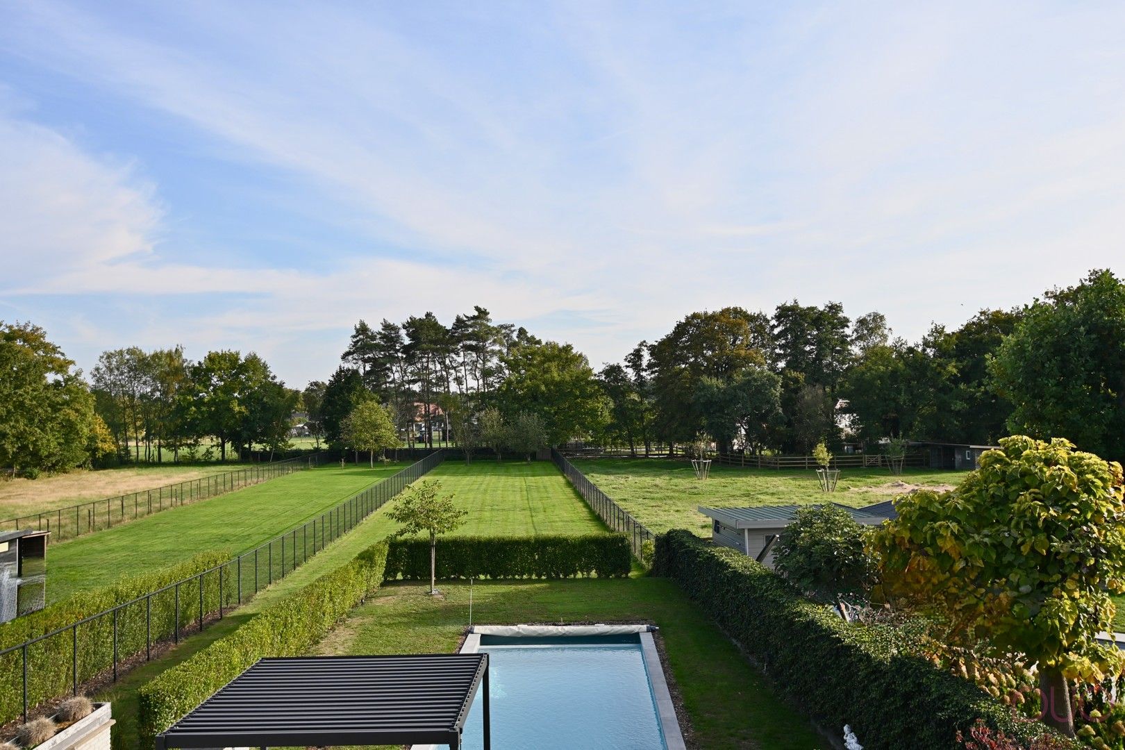 Knappe instapklare villawoning met vijf slaapkamers, verwarmd zwembad op 21a59ca foto 37