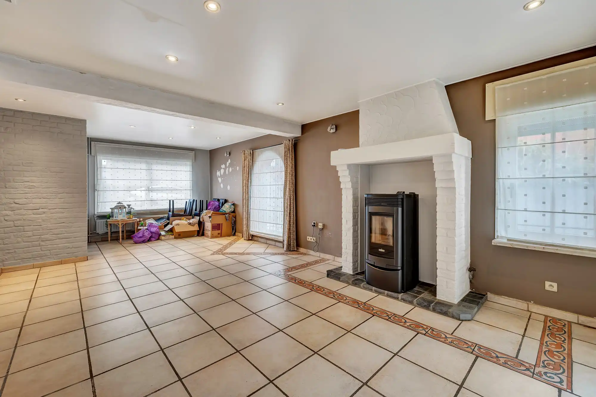 Instapklare woning met ruime garage foto 9