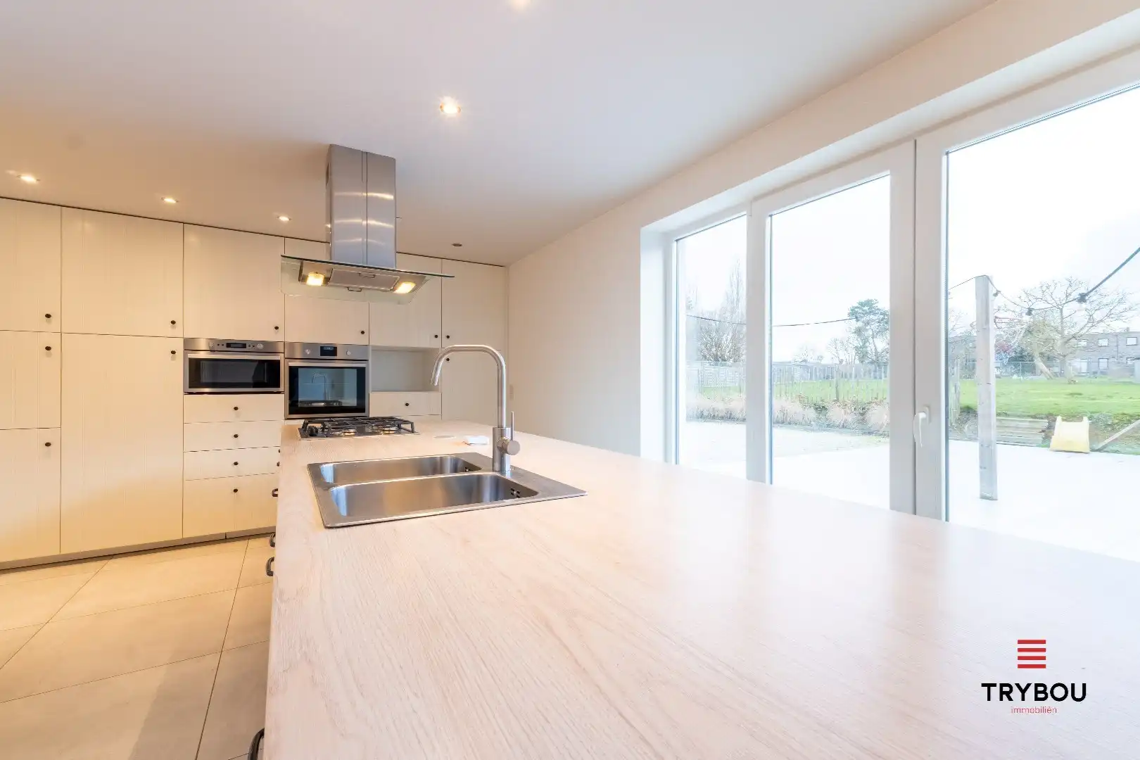 Instapklare gezinswoning met 4 slaapkamers, ruim terras en zonnige tuin in Houthulst foto 4