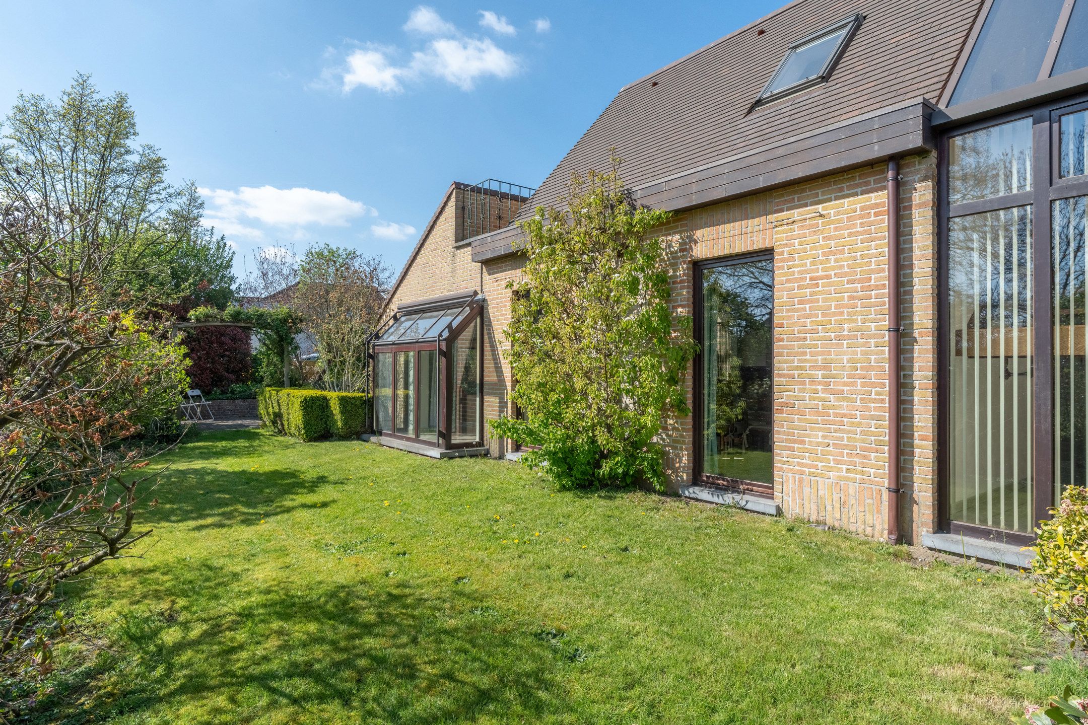 Goed onderhouden villa met 5 slpk's op perceel van 1.060m². foto 36