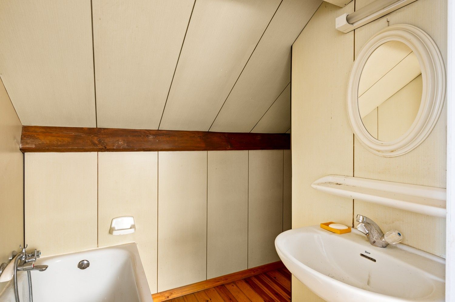 Deze woning is gelegen in een rustige omgeving en beschikt over bijzonder veel potentieel te Lier foto 19