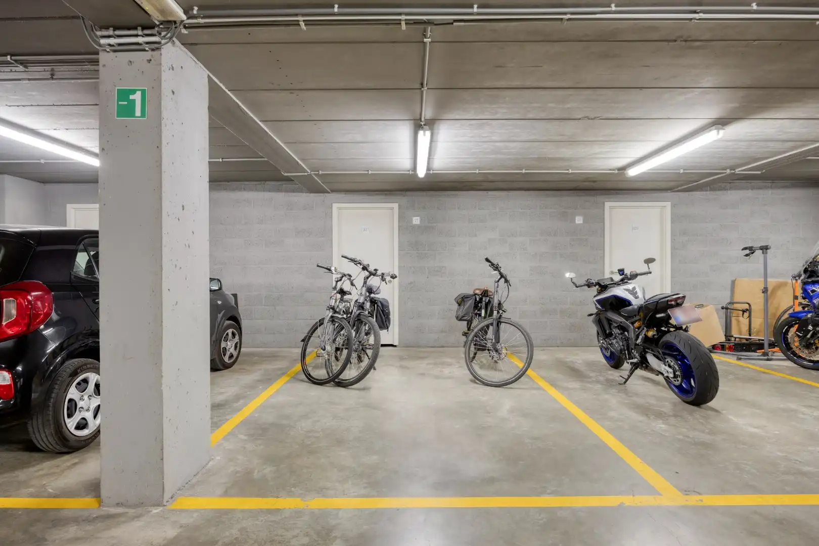 Gelijkvloers appartement met 2 slpk, 2 parkings en 2 kelderbergingen. foto 31