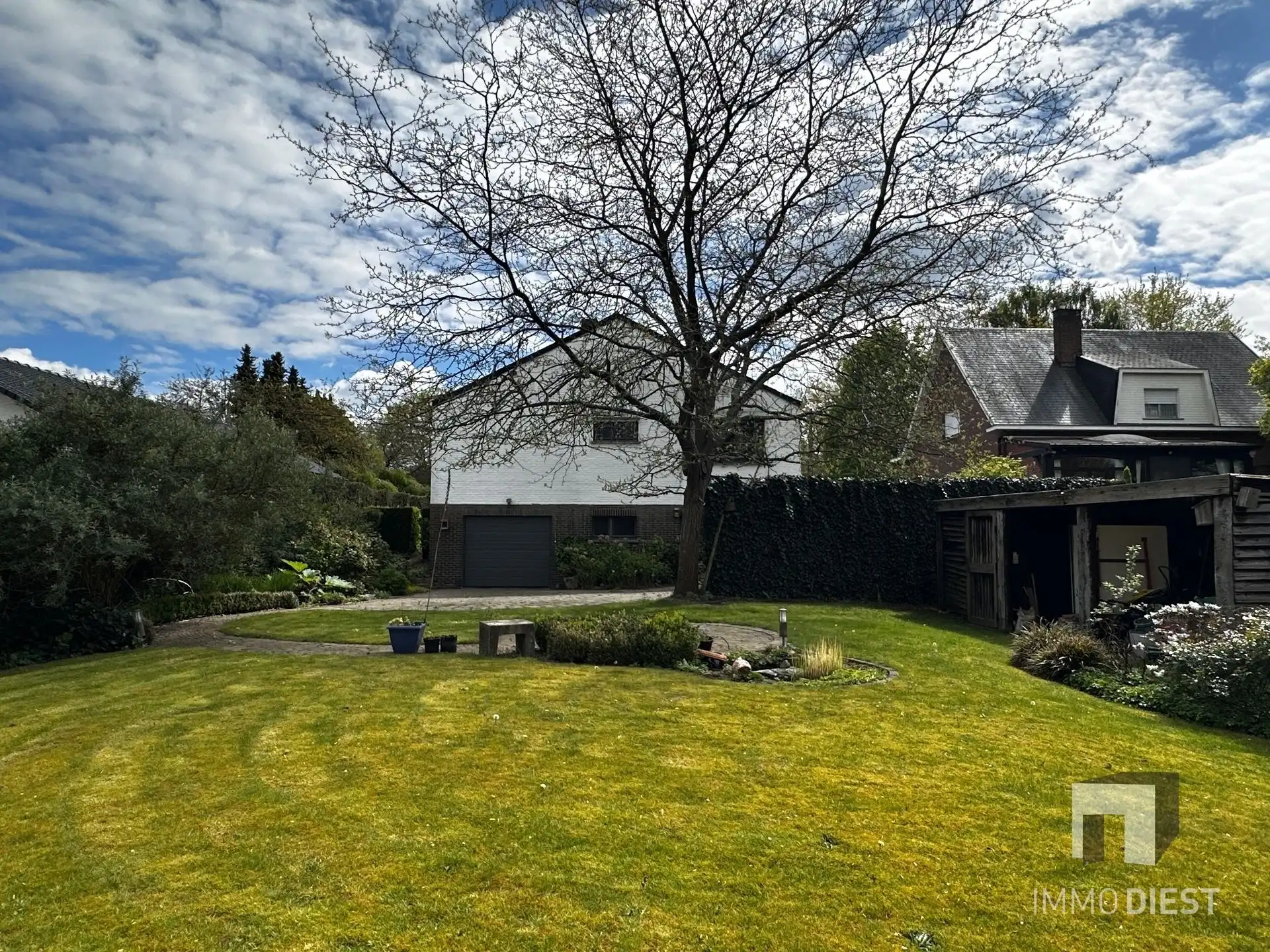 Gezinswoning met 4 slaapkamers en mooie tuin foto 37