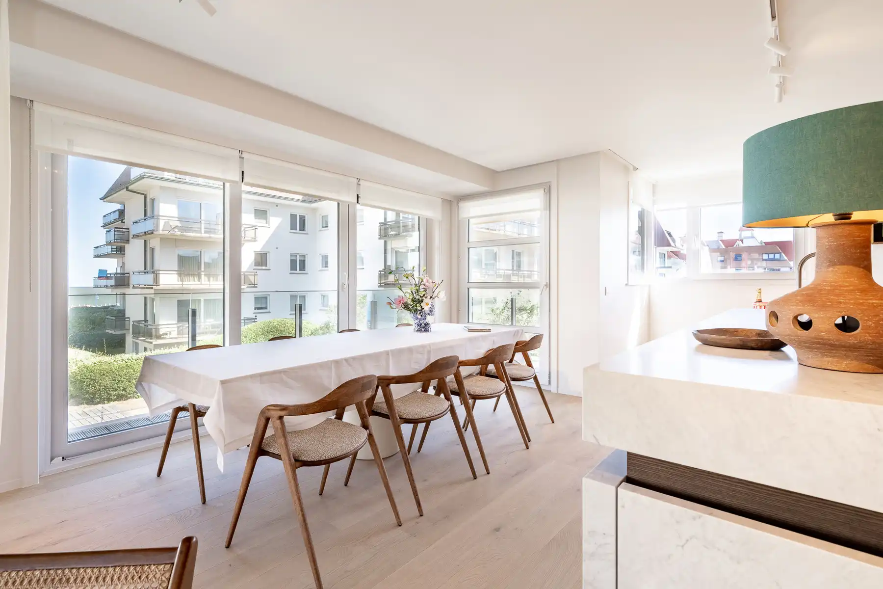 Stijlvol gerenoveerd appartement met zeezicht in het Zoute foto 8