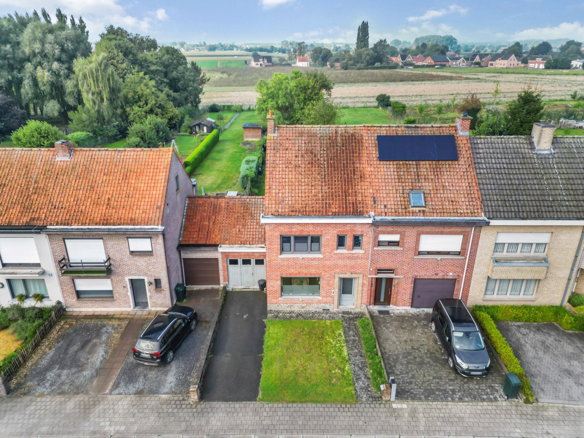 Charmante woning met garage op knappe ligging! foto 18