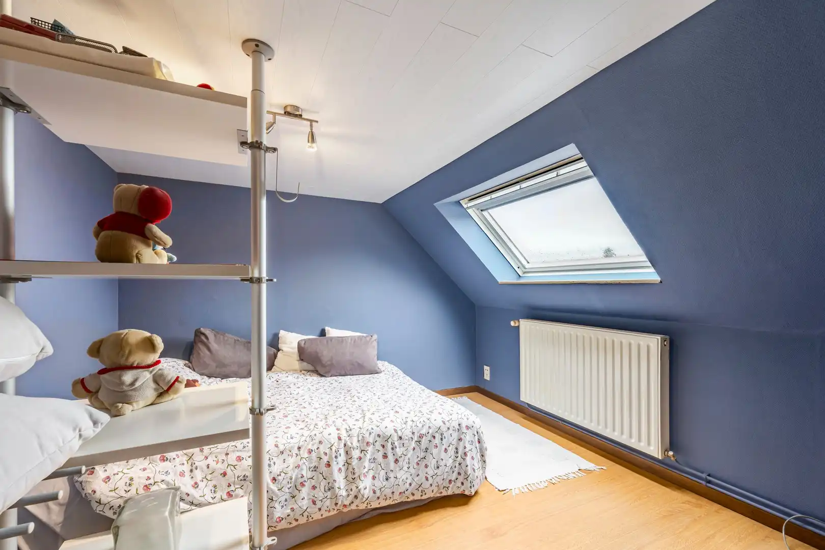 Centraal gelegen woning met 3 slaapkamers en ruime veranda foto 16