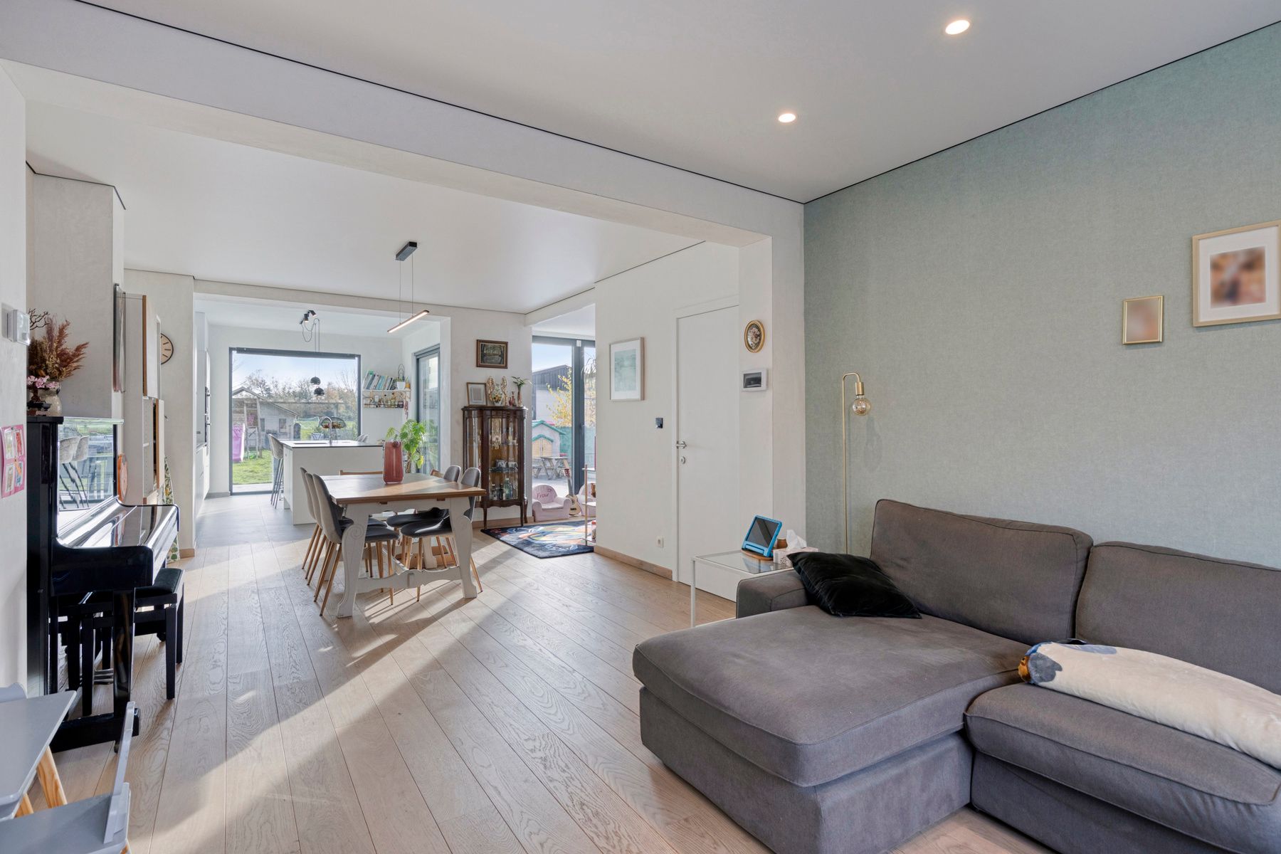 Instapklare woning met 3 slaapkamers, garage en tuin! foto 2