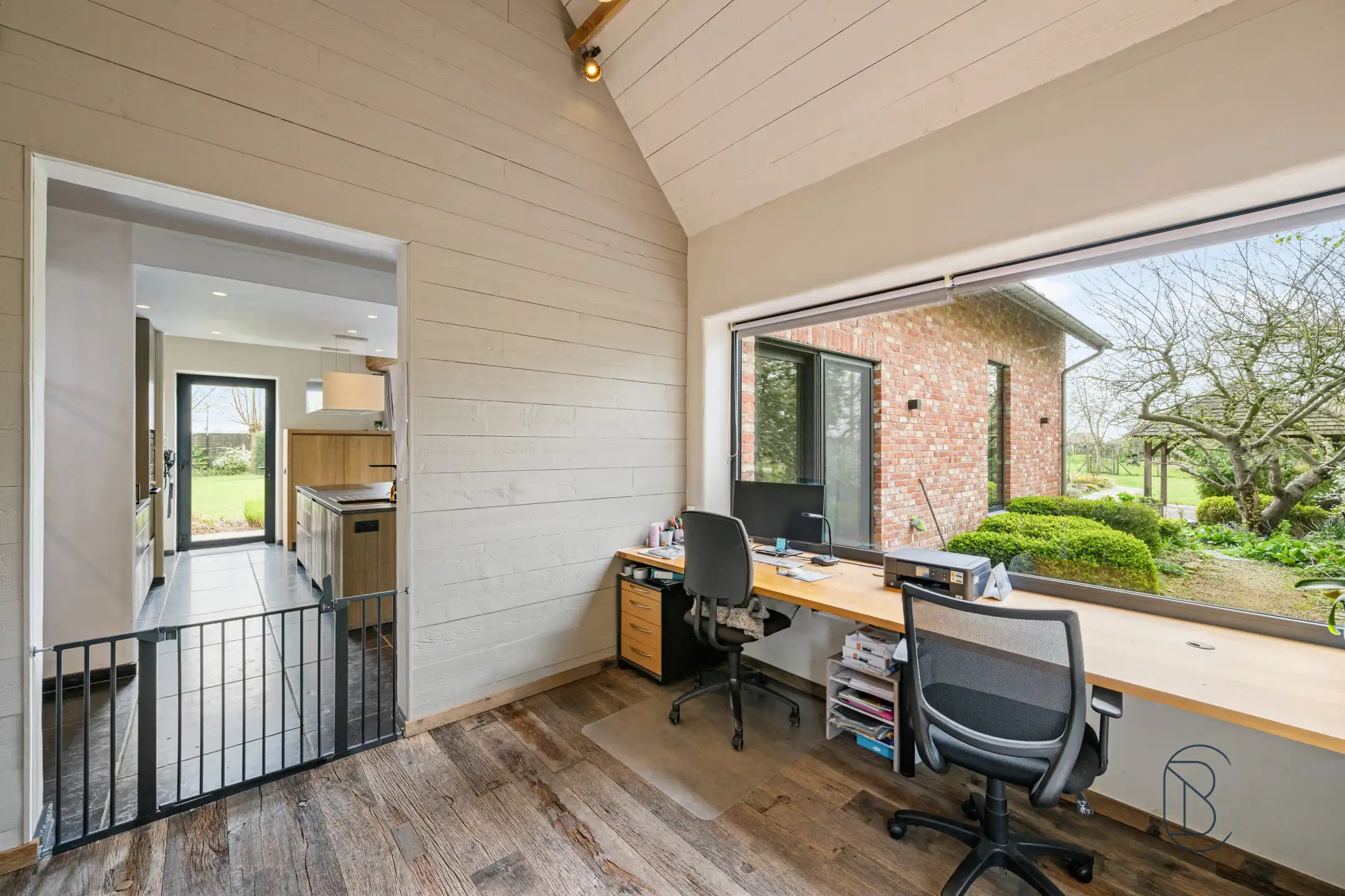 Unieke kans: prachtige woonst met zwembad + bedrijfsgebouw foto 18