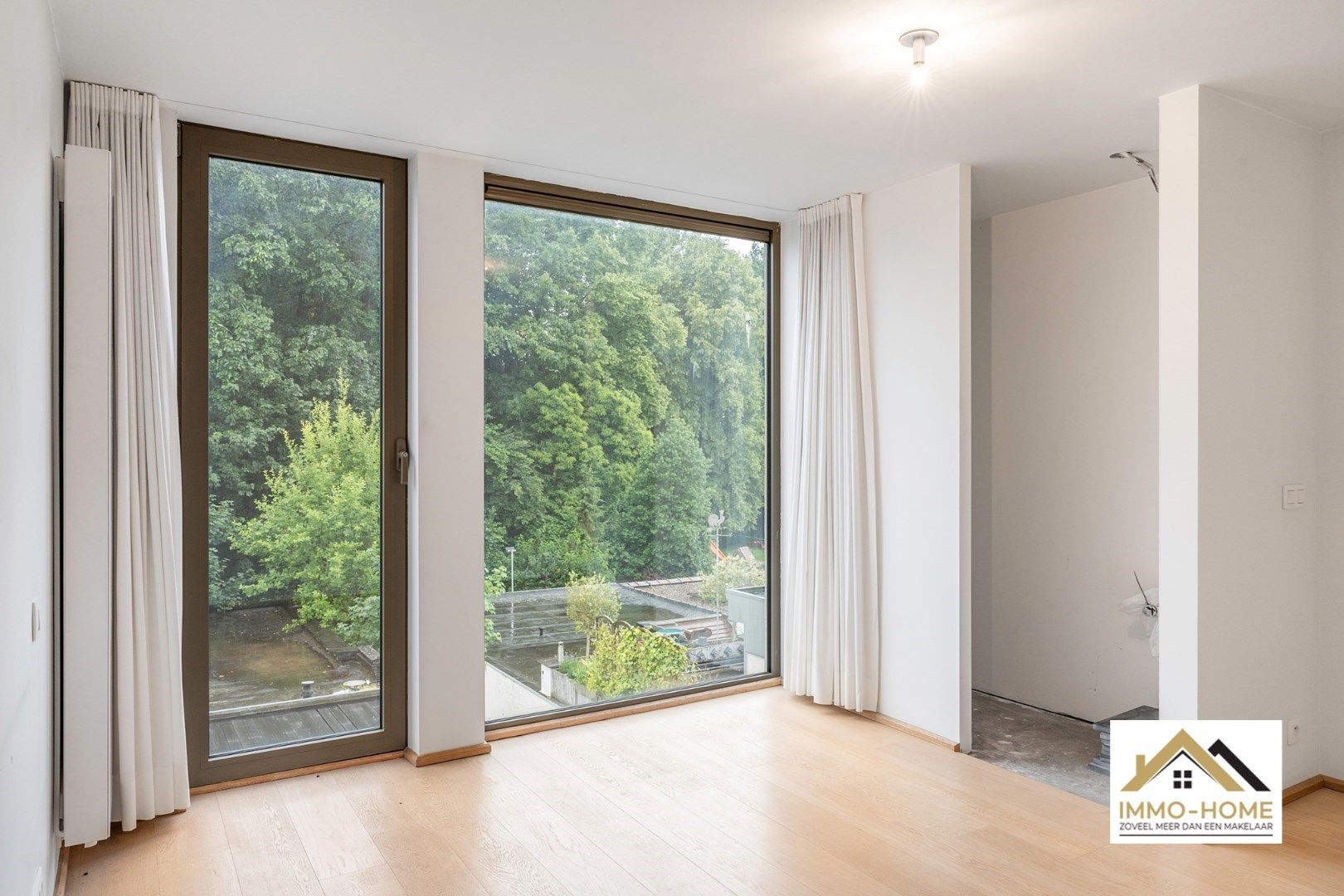 PRAKTIJKRUIMTE/HANDELSRUIMTE MET DUPLEX APPARTEMENT TE ZELE foto 24