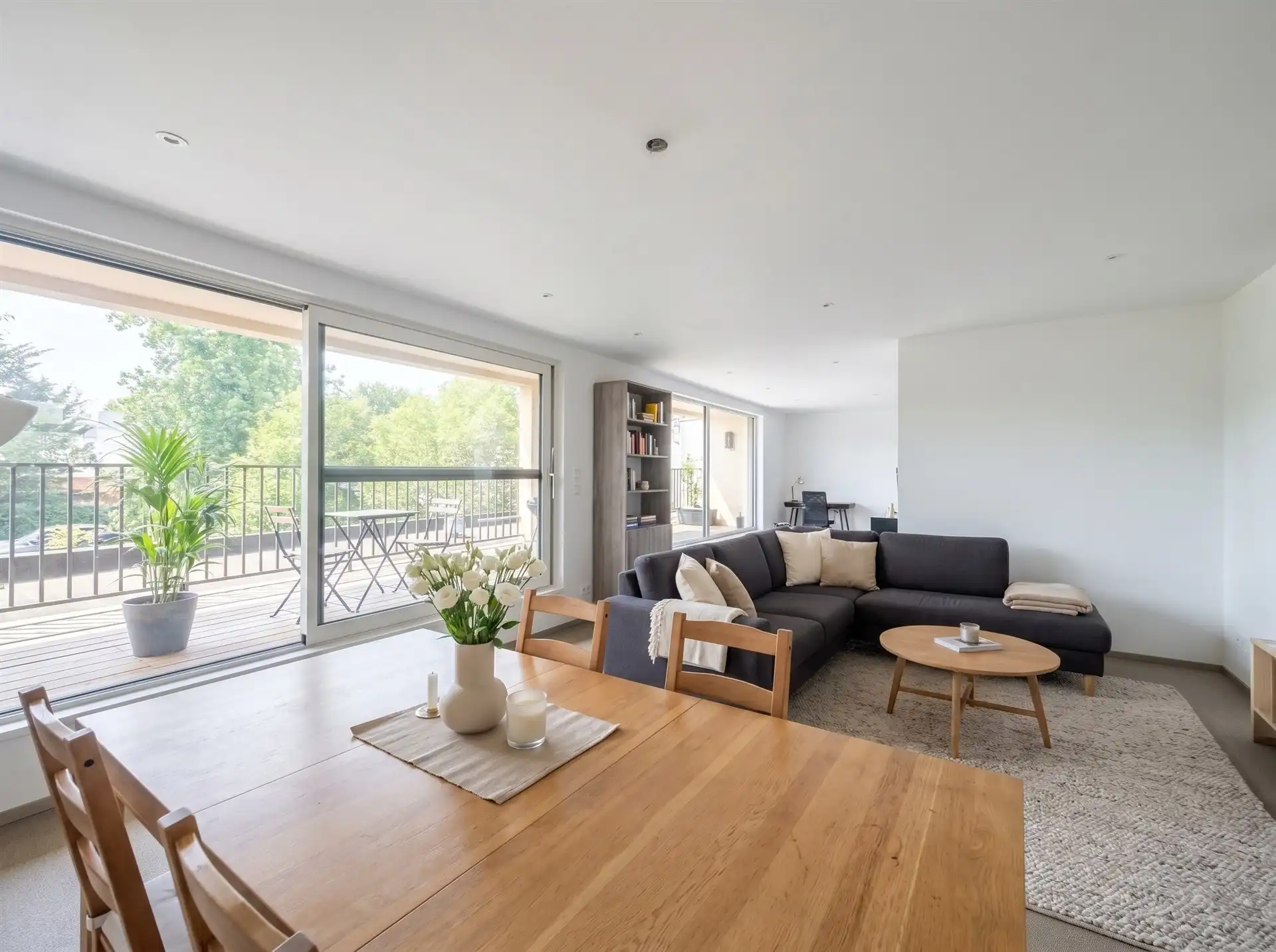 3 slaapkamer appartement met ruim terras en 2 autostaanplaatsen foto {{pictureIndex}}