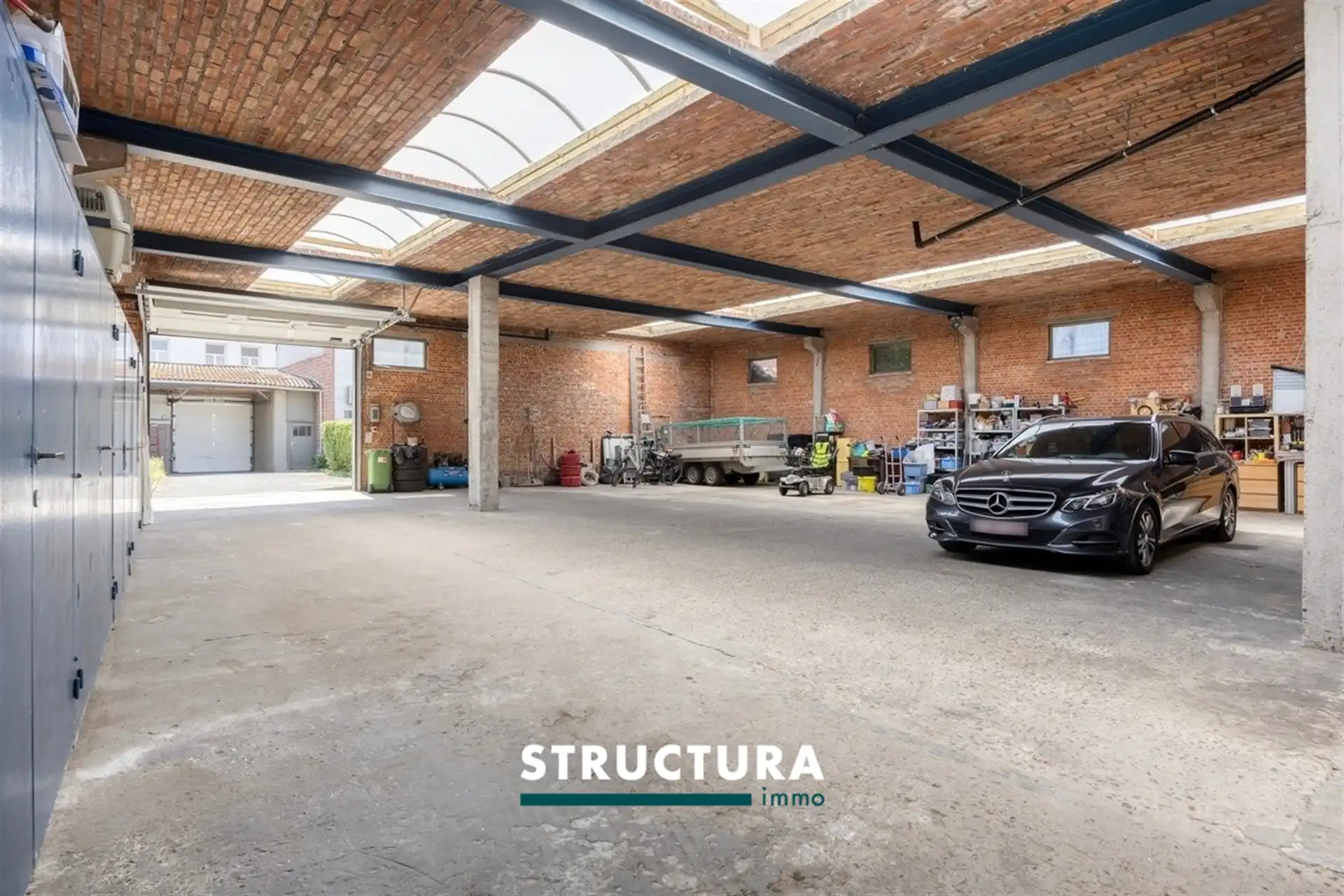 Prachtige woning met ruime loods foto 38