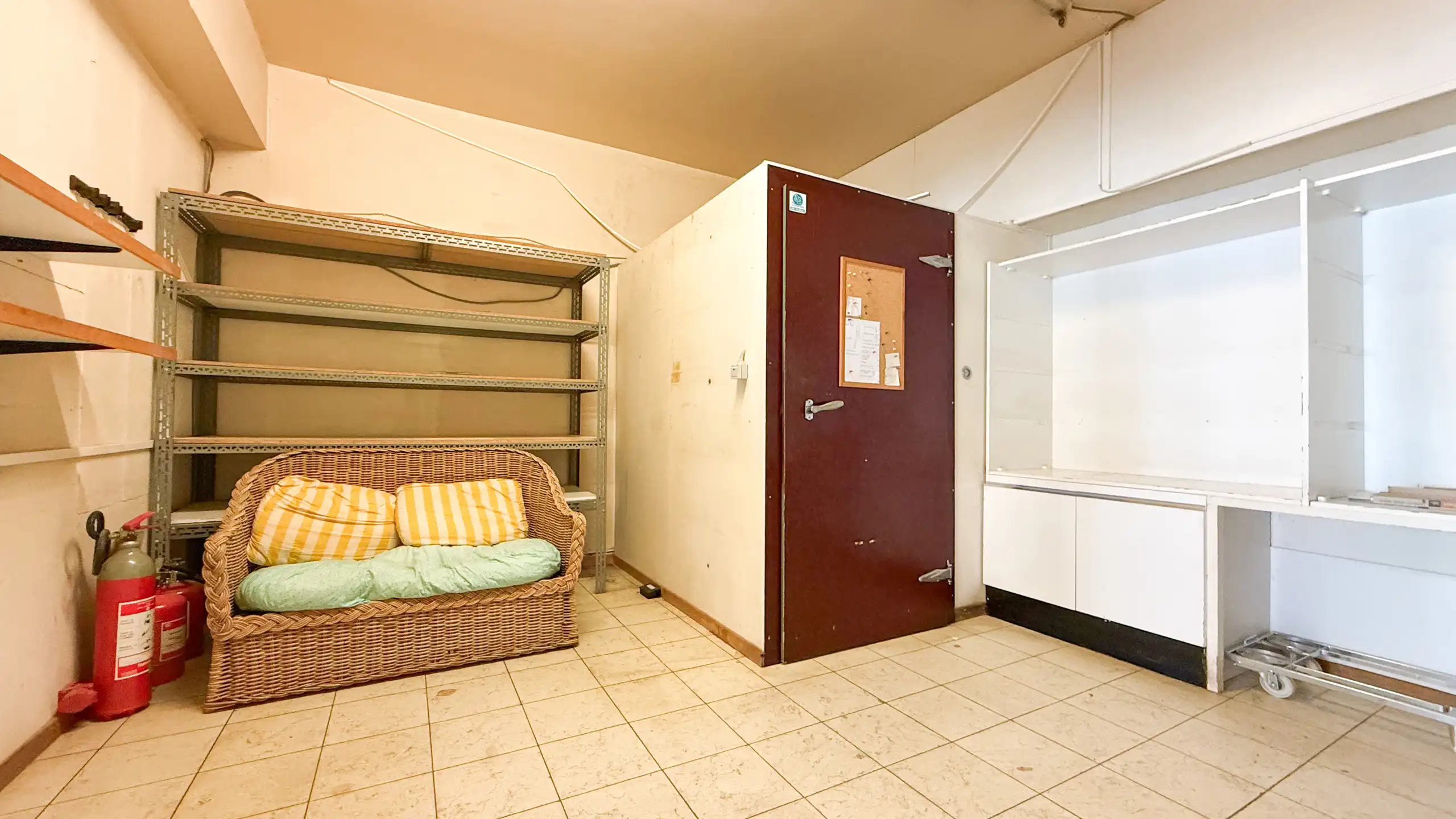 Te koop: Handelspand met appartement in hartje Alken  foto 12