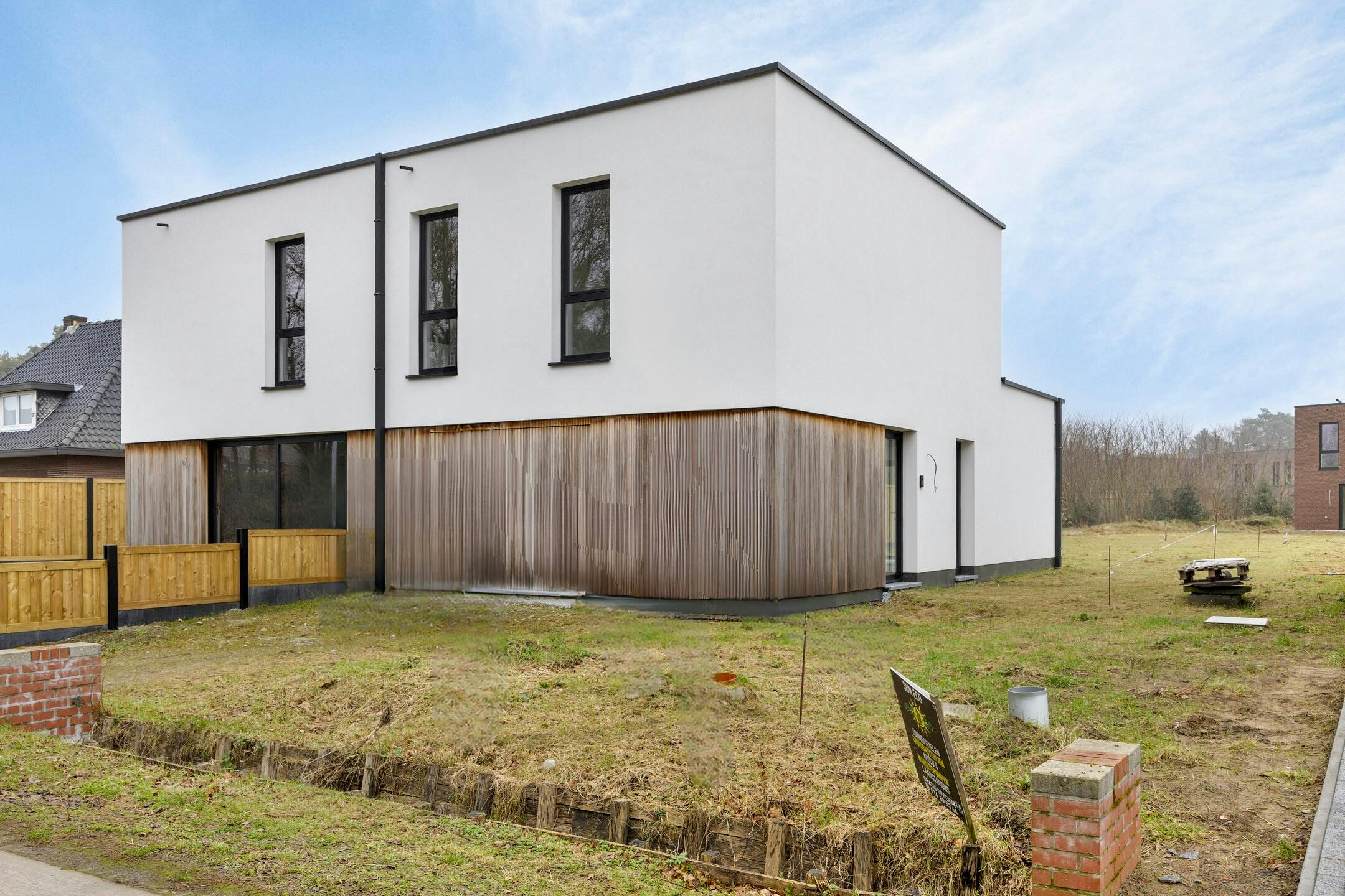 Rustig gelegen nieuwbouwwoning vlakbij het centrum van Balen foto {{pictureIndex}}
