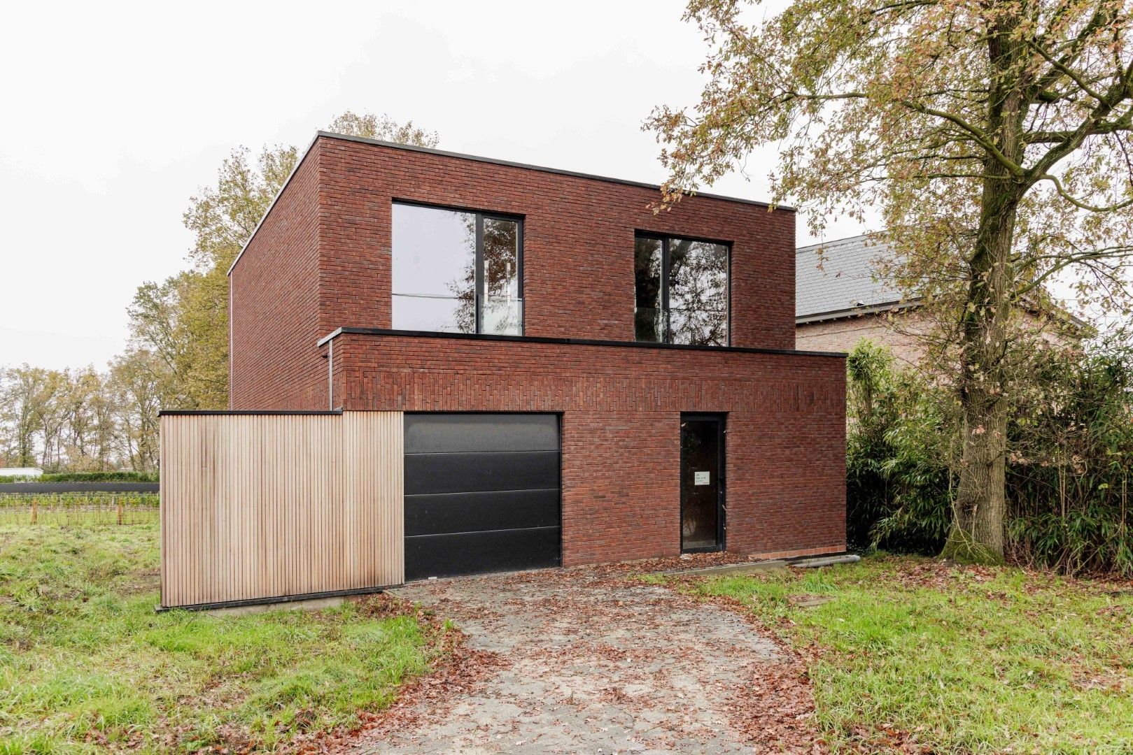 Energiezuinige moderne villa met 3 slpk’s en garage foto {{pictureIndex}}
