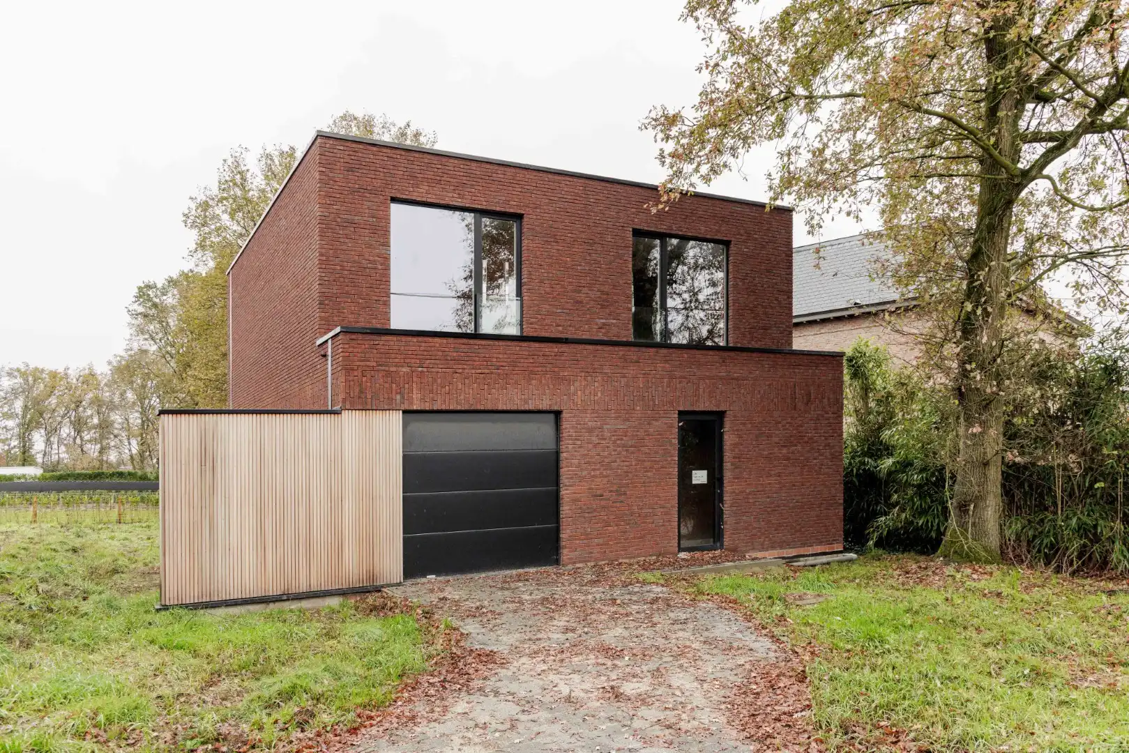 Energiezuinige moderne villa met 3 slpk’s en garage foto {{pictureIndex}}