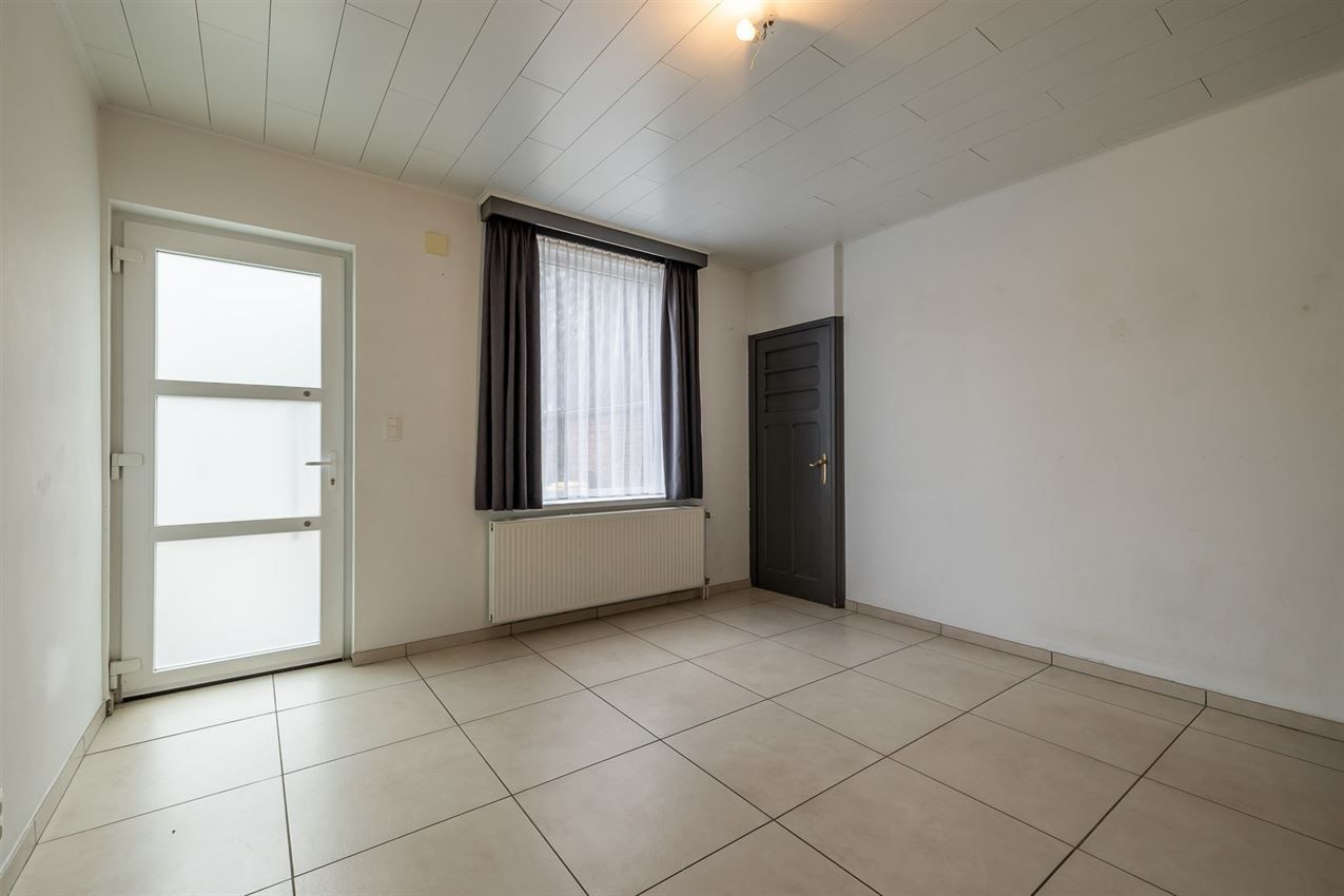 Gerenoveerde woning in rustige straat, 2 slaapkamers, ruime keuken, conforme elektriciteit en wandelroutes vlakbij. foto 7