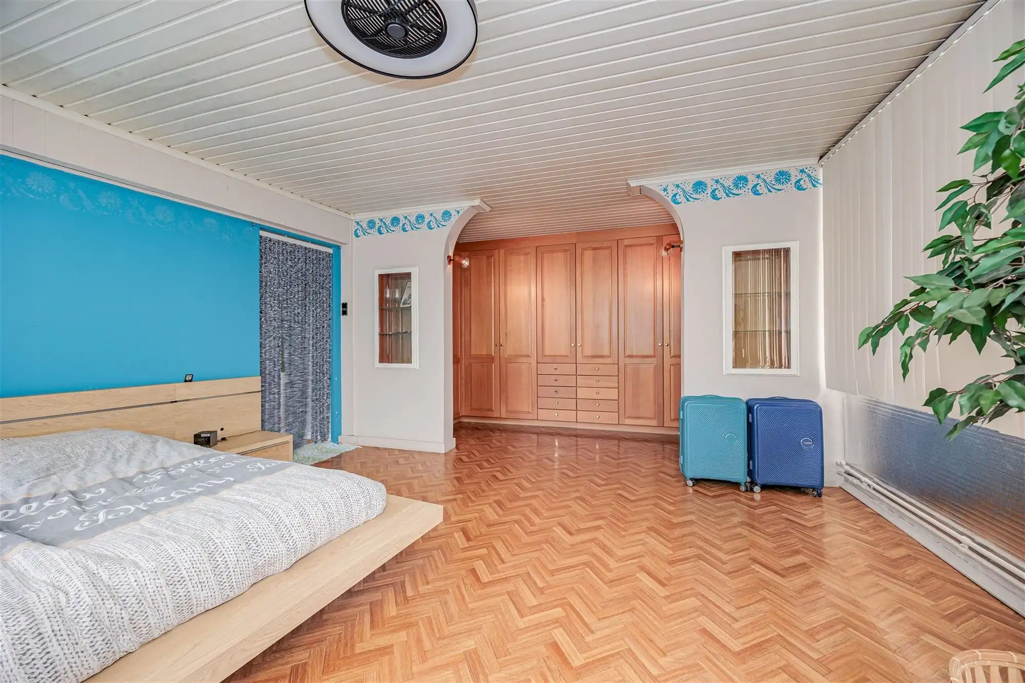 Uniek hoekperceel met handelshuis + garage + appt foto 14