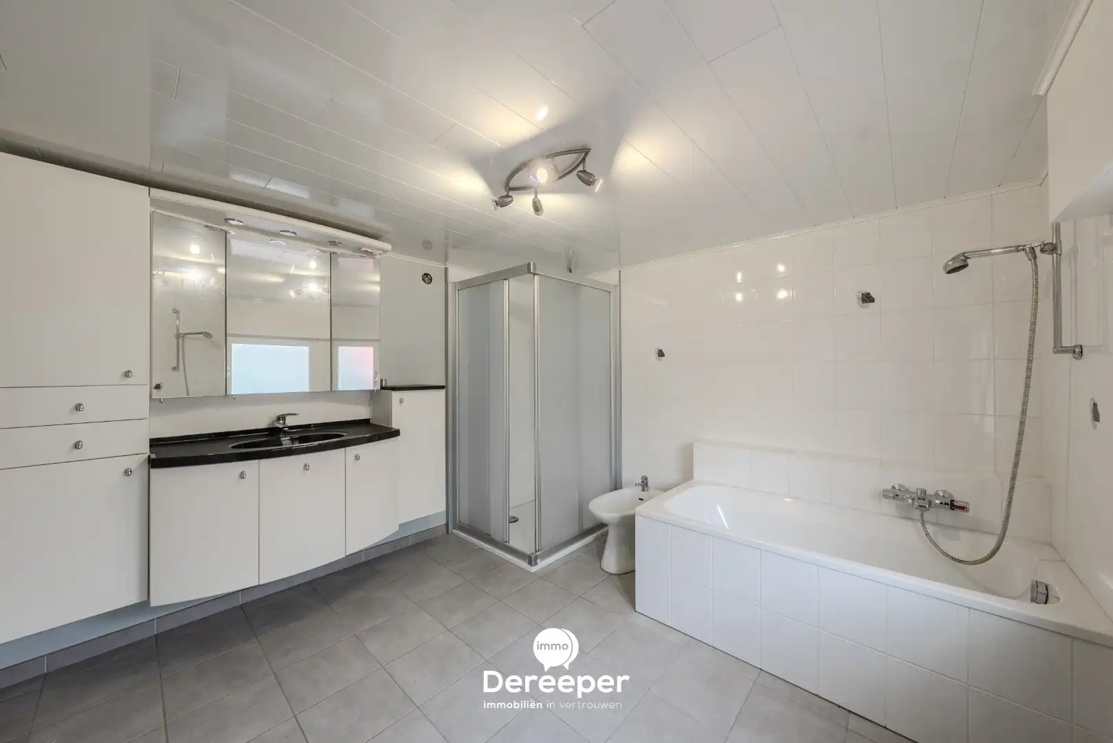 Commercieel pand met showroom, atelier, opslagplaatsen en woonst op toplocatie foto 23