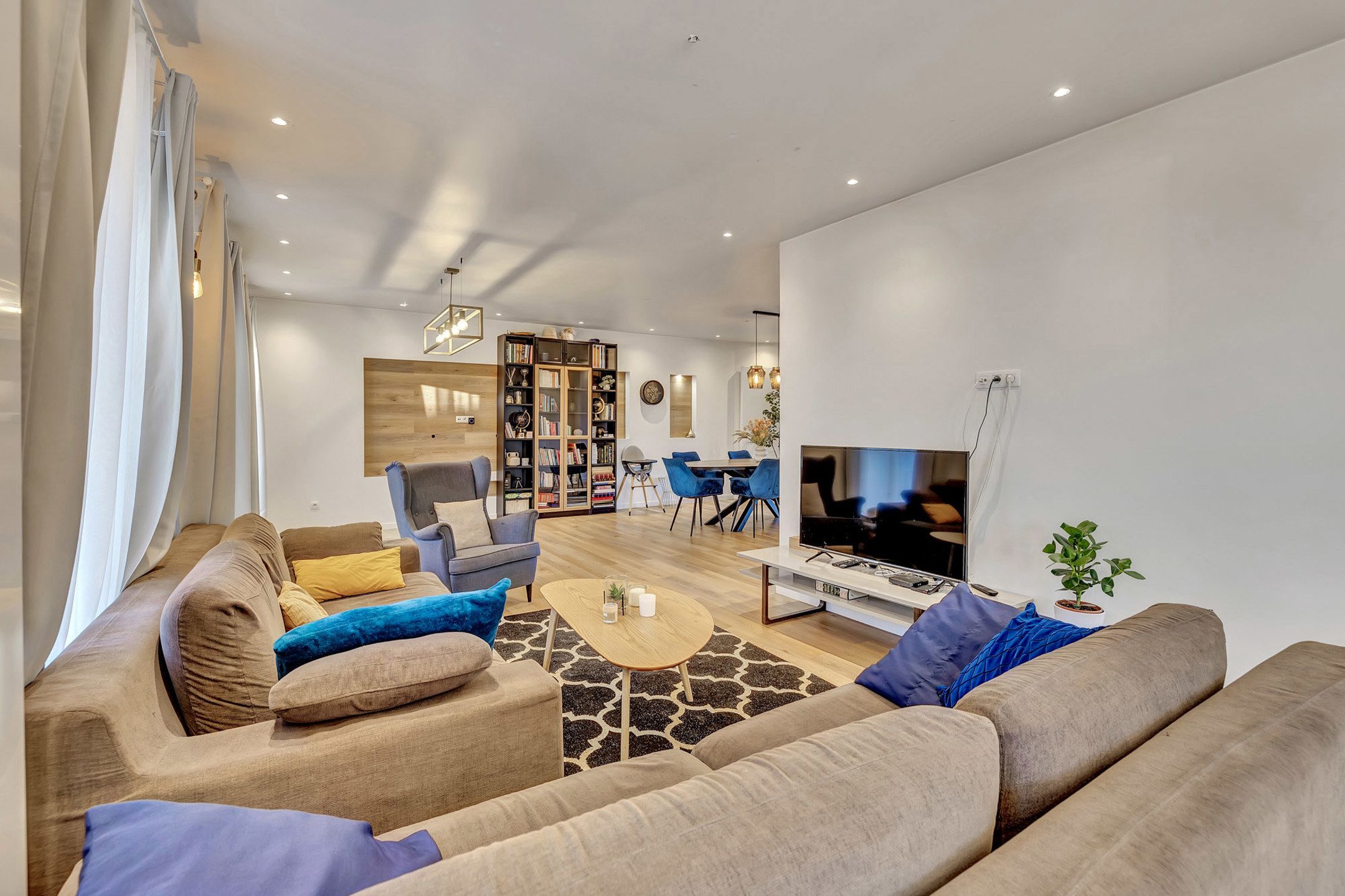 Instapklare woning met ruime tuin en garage foto 4