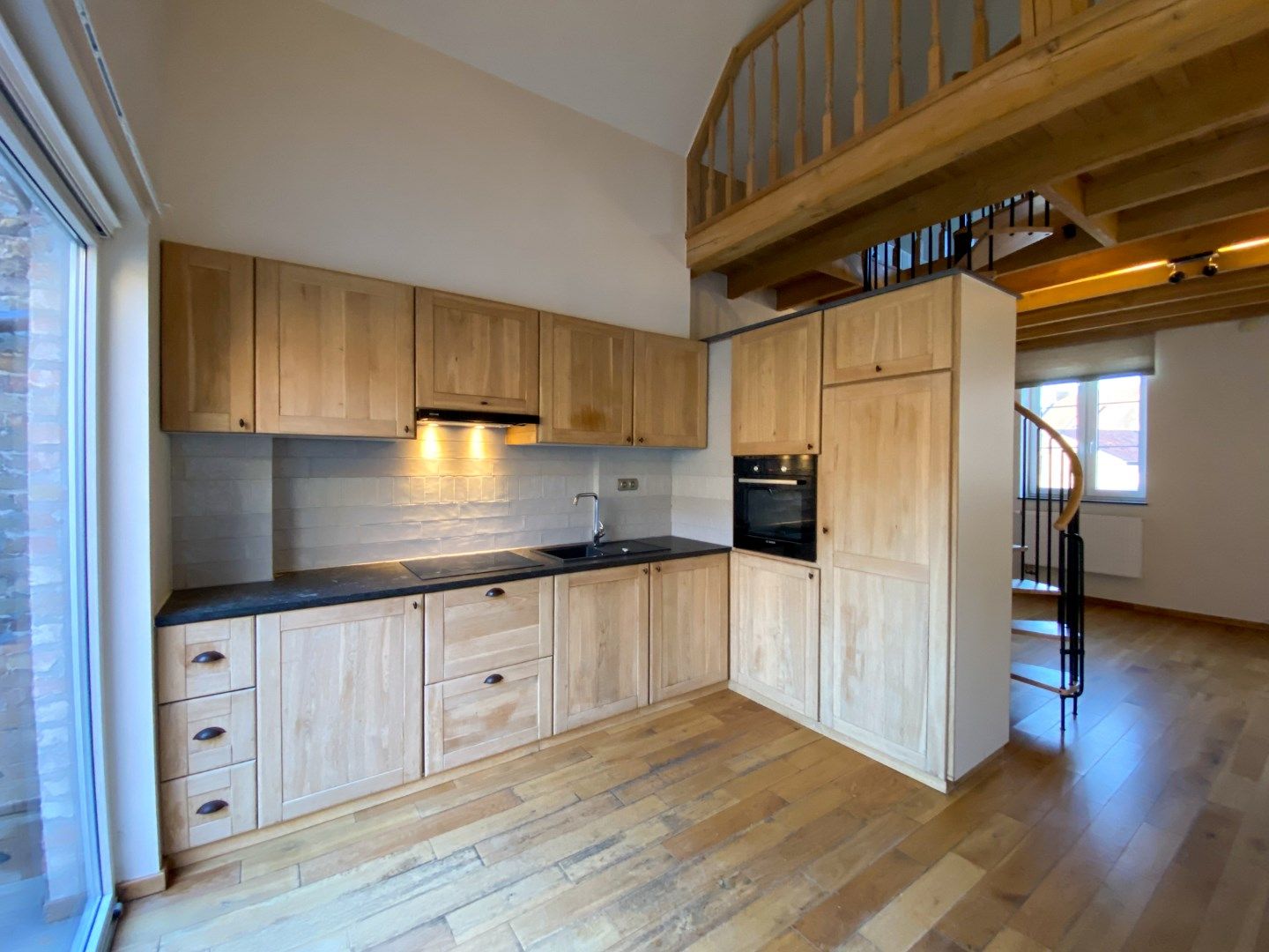 Gezellige rijwoning met 3 slaapkamers en terras. foto 6