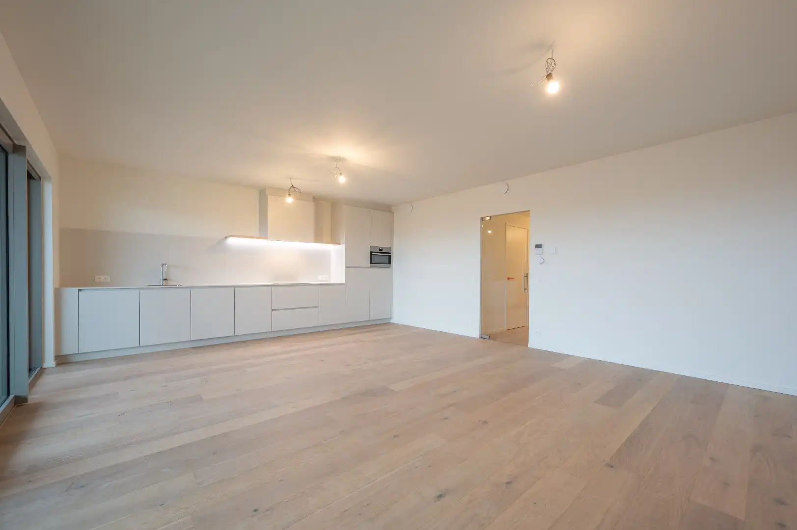 HOOST is een iconische toren met een expressief gevelontwerp op enkele honderden meters van de zee foto 3