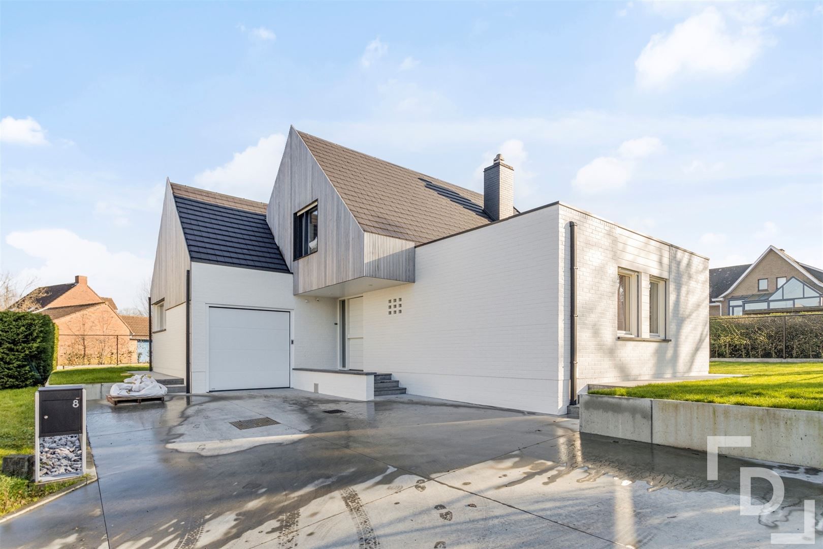 Prachtige villa aan de stadsrand foto {{pictureIndex}}
