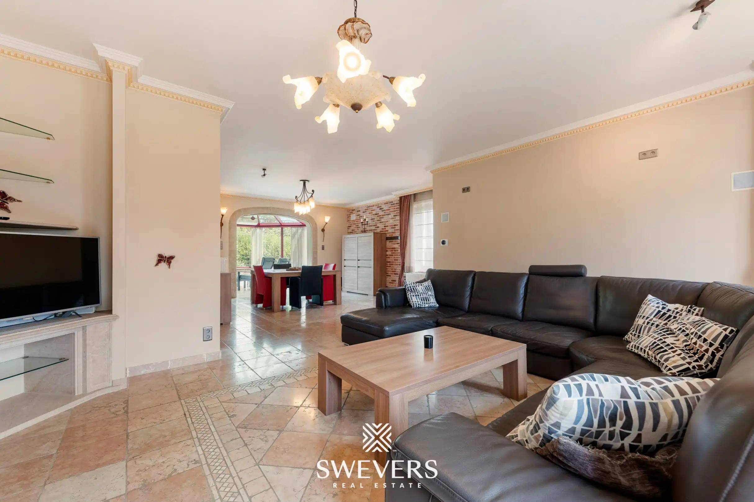 Ruime en instapklare villa met 5 slaapkamers op een perceel van 22a 96ca foto 7