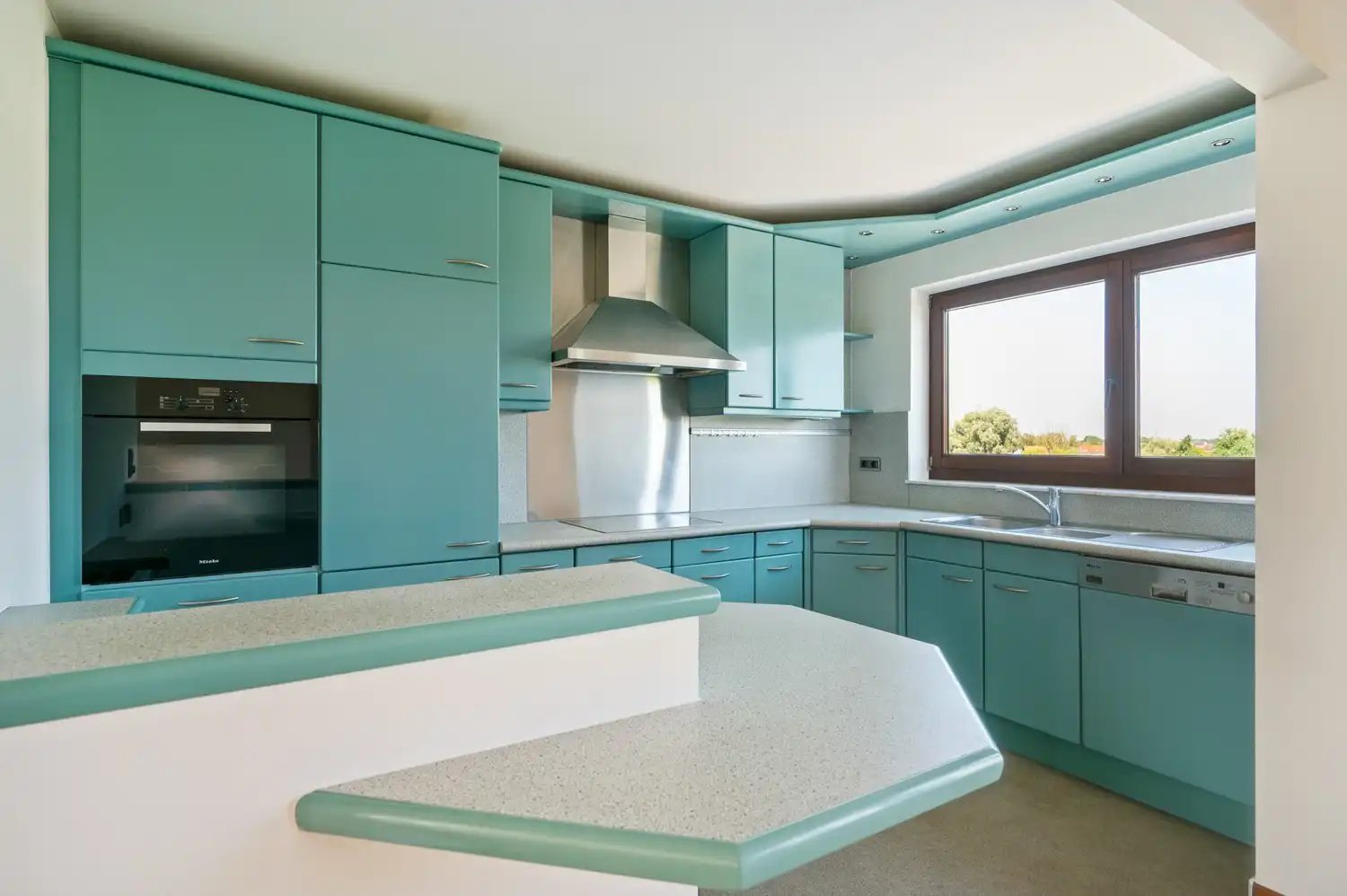 Triplex penthouse met 2 slaapkamers, ruim zonneterras en garagebox te Lier foto 8