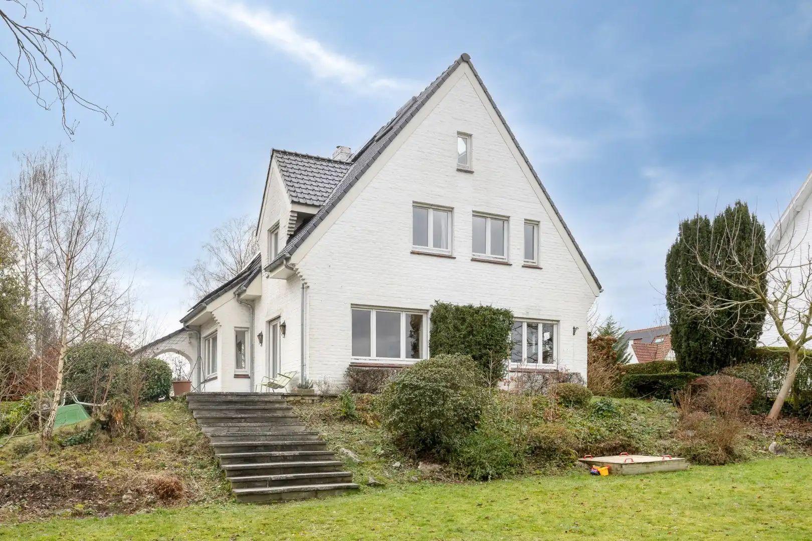 Hoofdfoto van de publicatie: Authentieke en karaktervolle VILLA in residentiële, groene omgeving 1650 BEERSEL