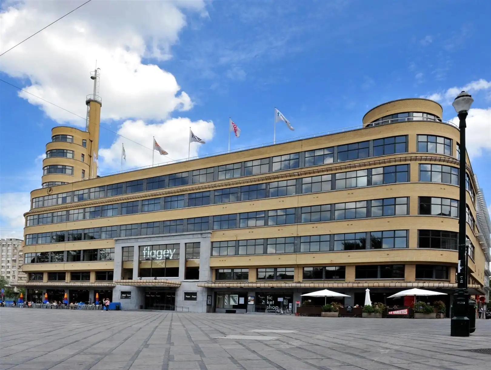 MAISON DE LA RADIO: kantoren te huur vanaf 156m² foto {{pictureIndex}}