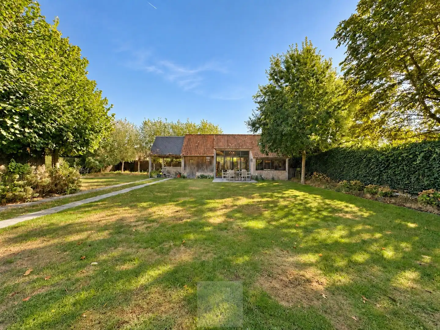 Hoogwaardig gerenoveerde villa op ruim perceel met uniek bijgebouw foto 10