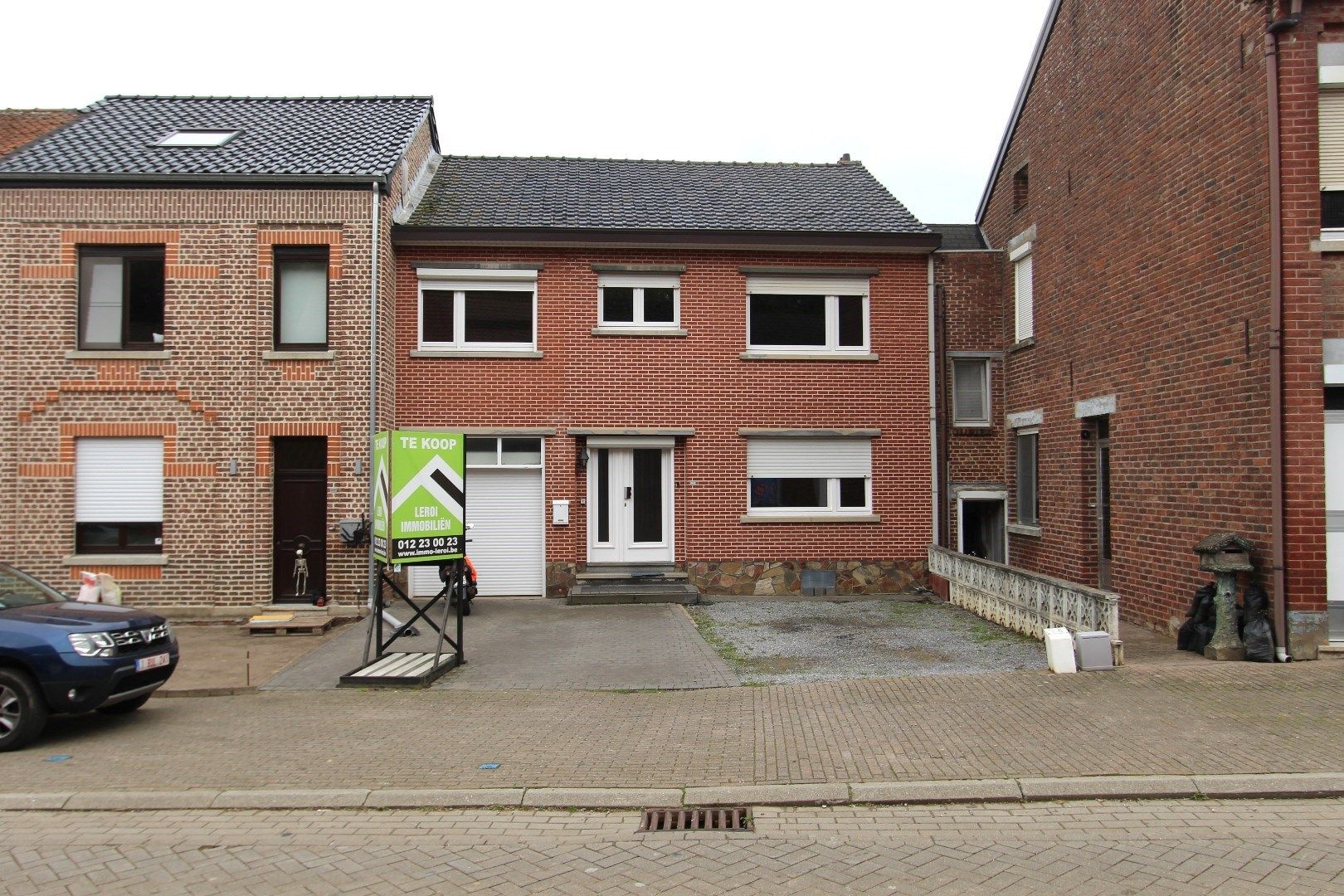 Hoofdfoto van de publicatie: Ruime woning met 4 slaapkamers, garage en diepe tuin te Sluizen Tongeren 