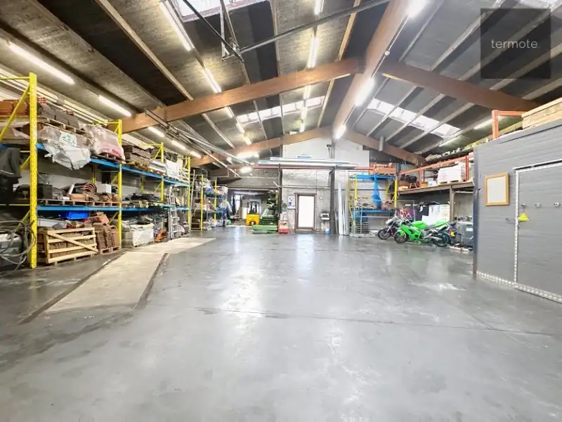 magazijn met woonst foto 6