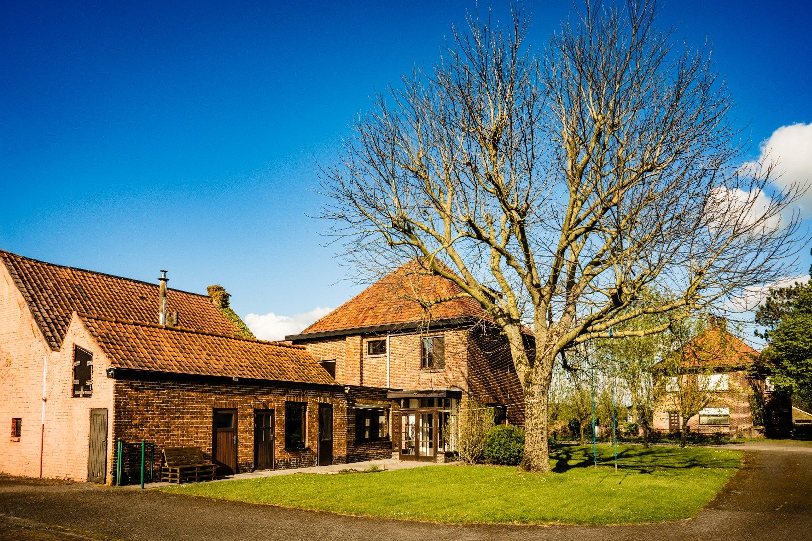 Karaktervolle te renoveren woning met unieke verzichten  foto 3