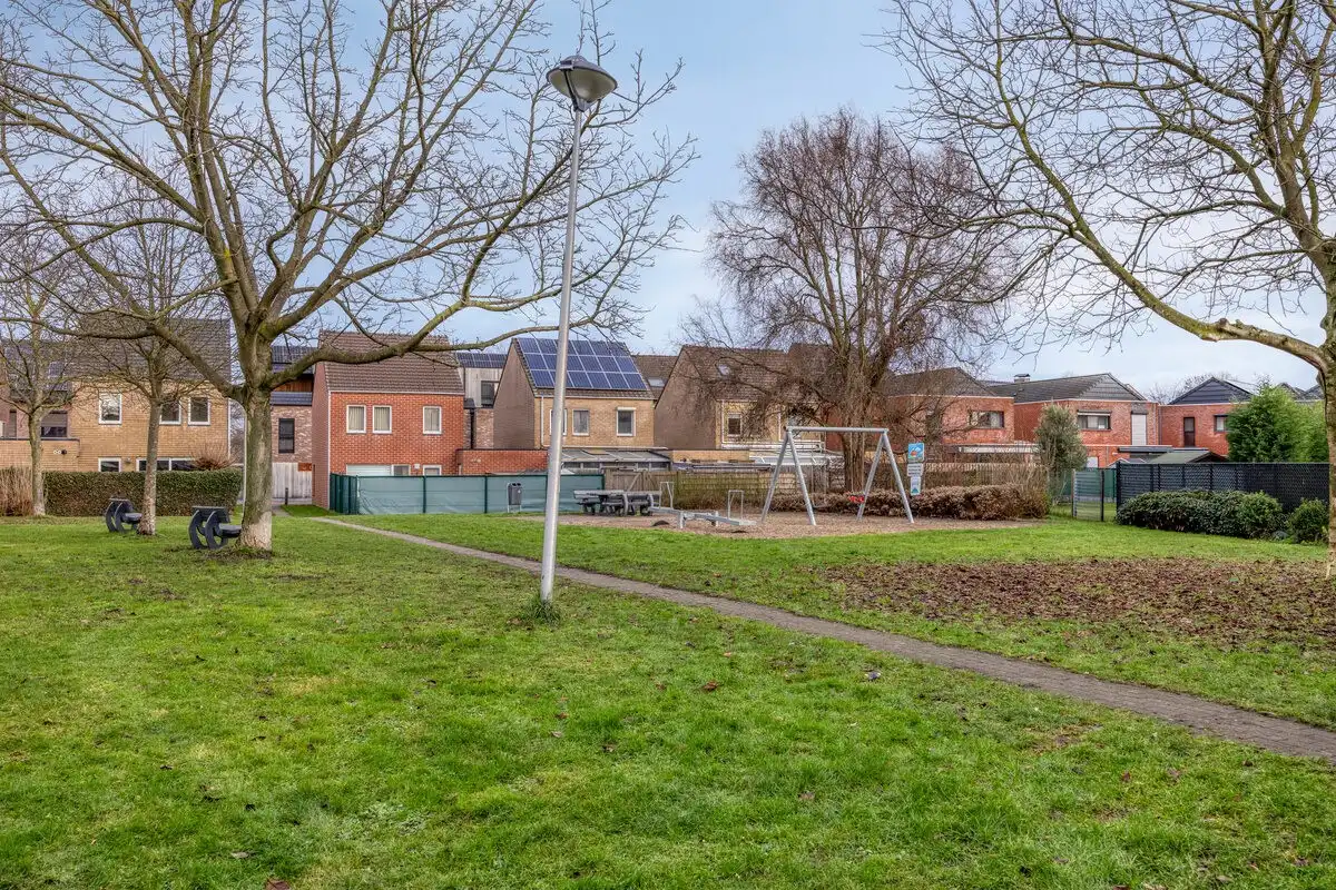 Ruime, op te frissen gezinswoning met 4 slaapkamers en knusse tuin in het gezellige Vlijtingen, Riemst foto 4