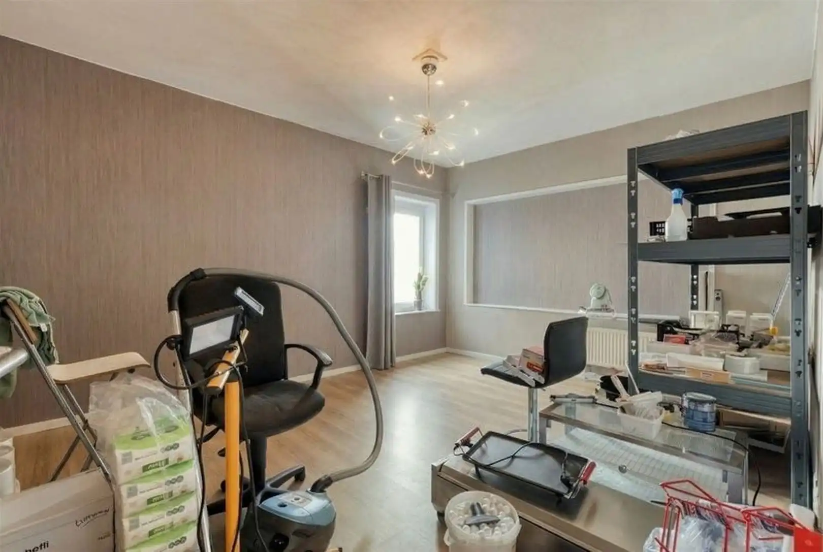 Goeddraaiende broodjeszaak met woning op toplocatie. foto 28