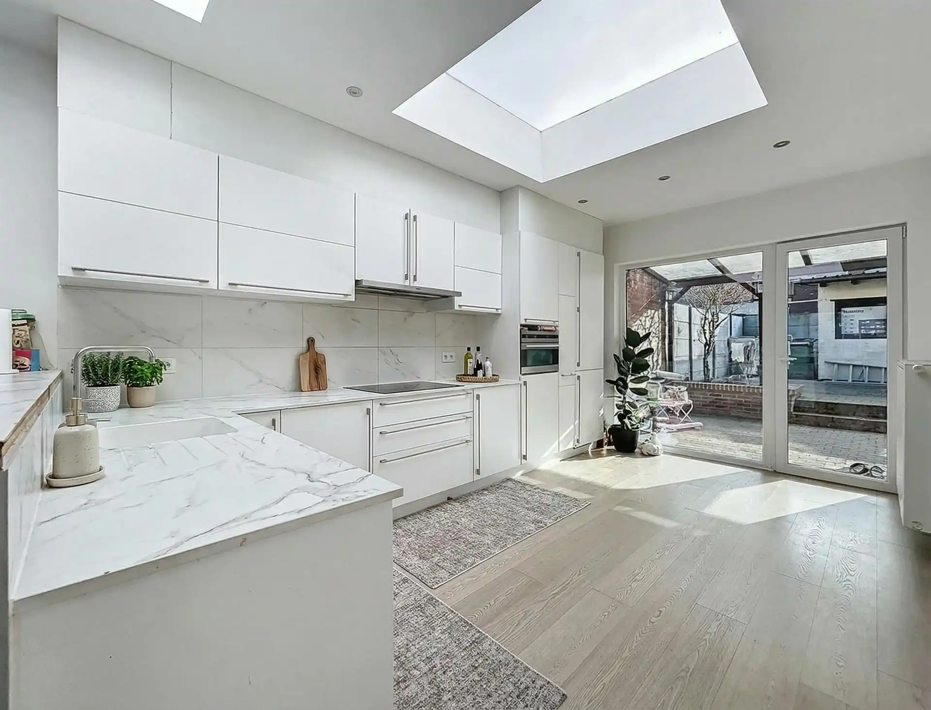 instapklare gezinswoning met 5 slaapkamers en afgesloten tuin op toplocatie foto 2