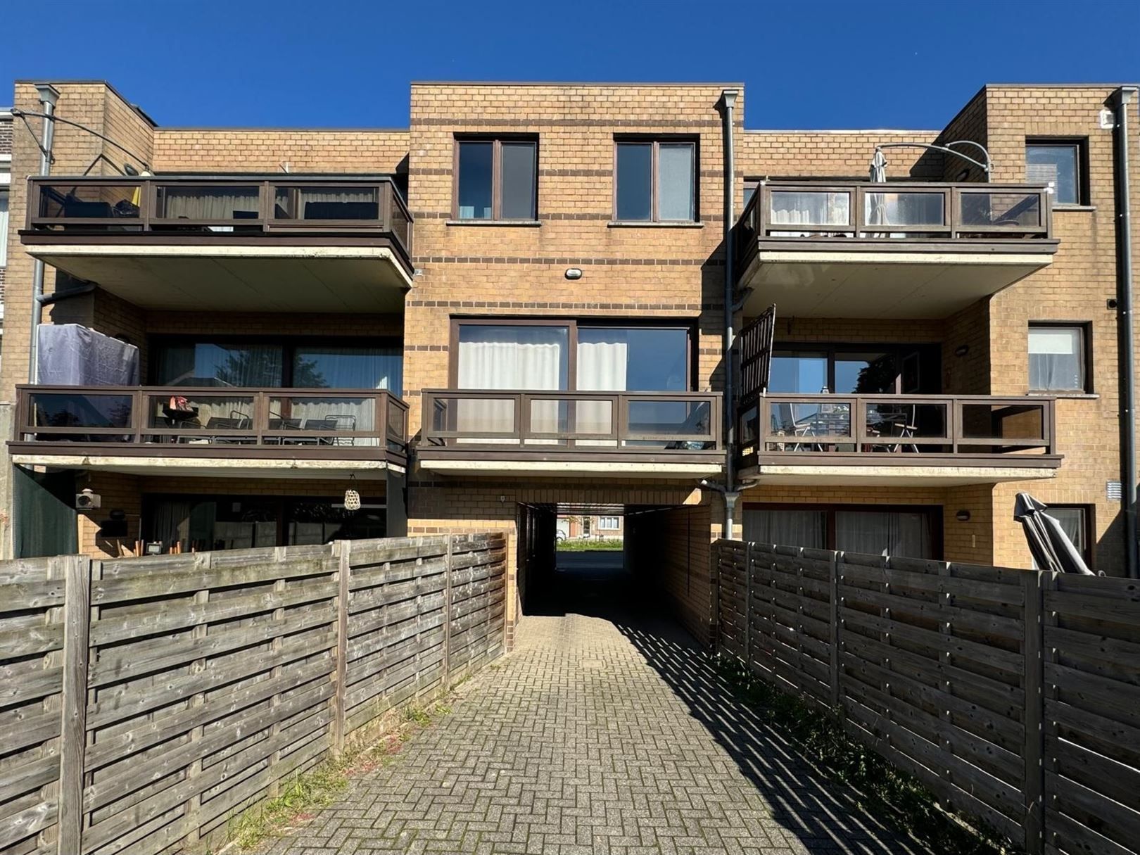 Investeringsopportuniteit: gebouw met 7 appartementen en 16 garages foto 14