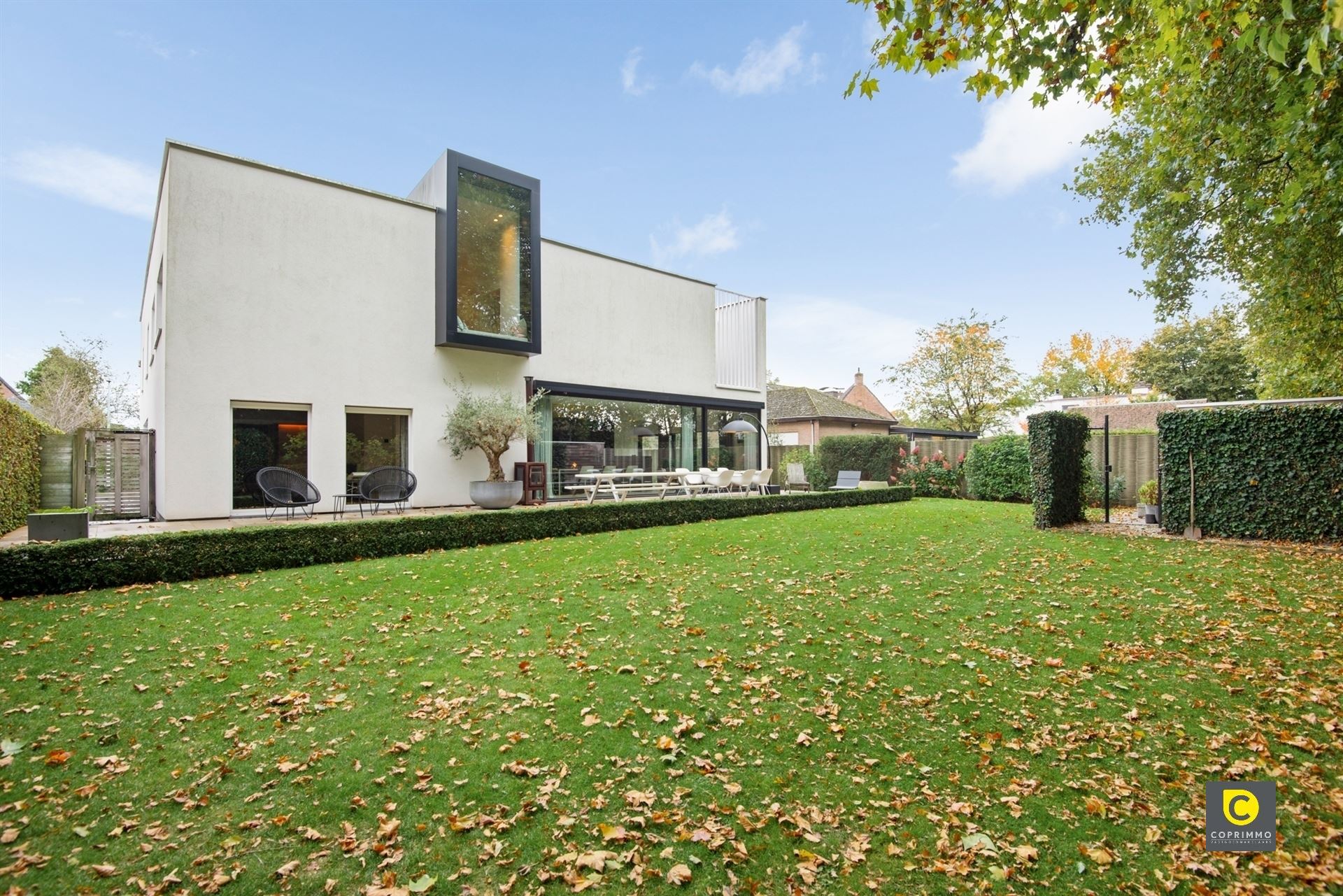 Villa: 6 slk , 4 badk. op 796 m² Z-w perceel  foto 2