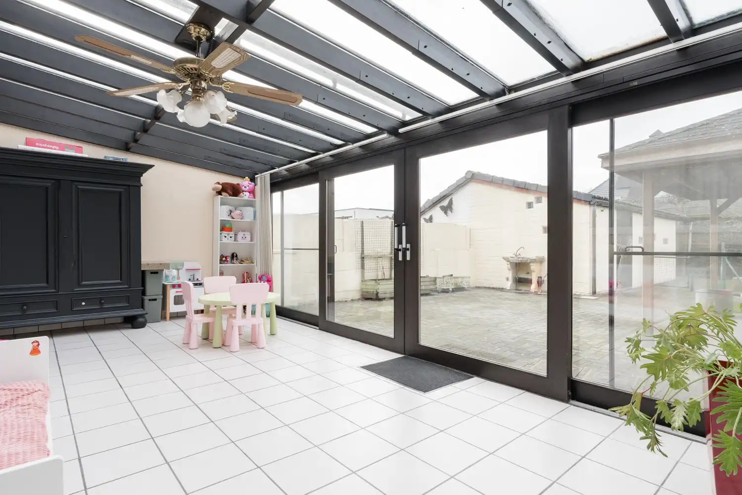 Instapklare  gezinswoning op ruim hoekperceel van 784 m² foto 17