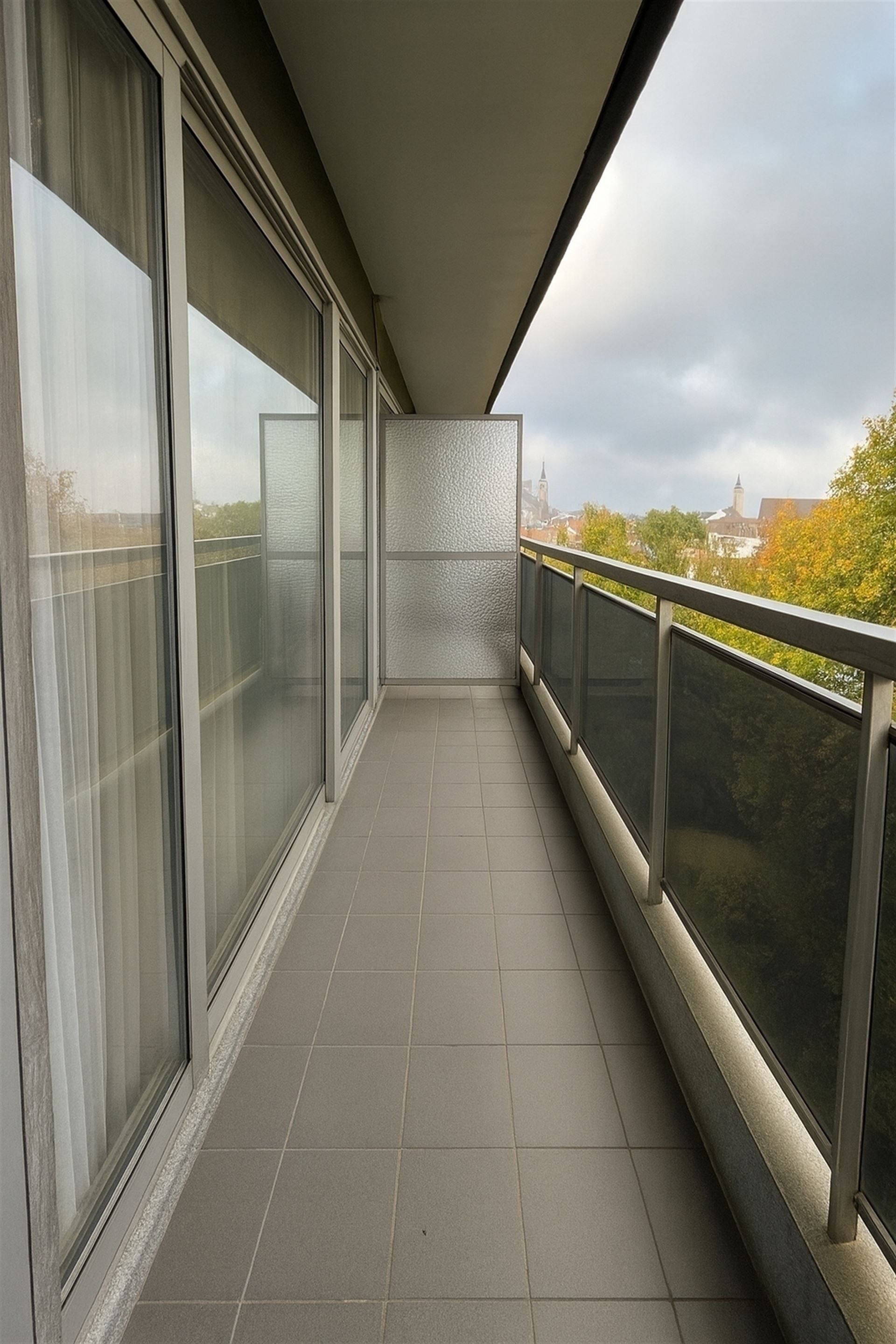 Lichtrijk 2-slpkm app met terras in centrum Mechelen foto 10