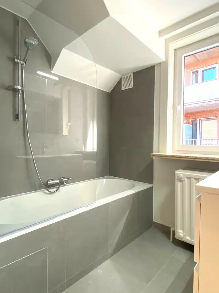 Instapklaar appartement met terras nabij het Zuidpark foto 8