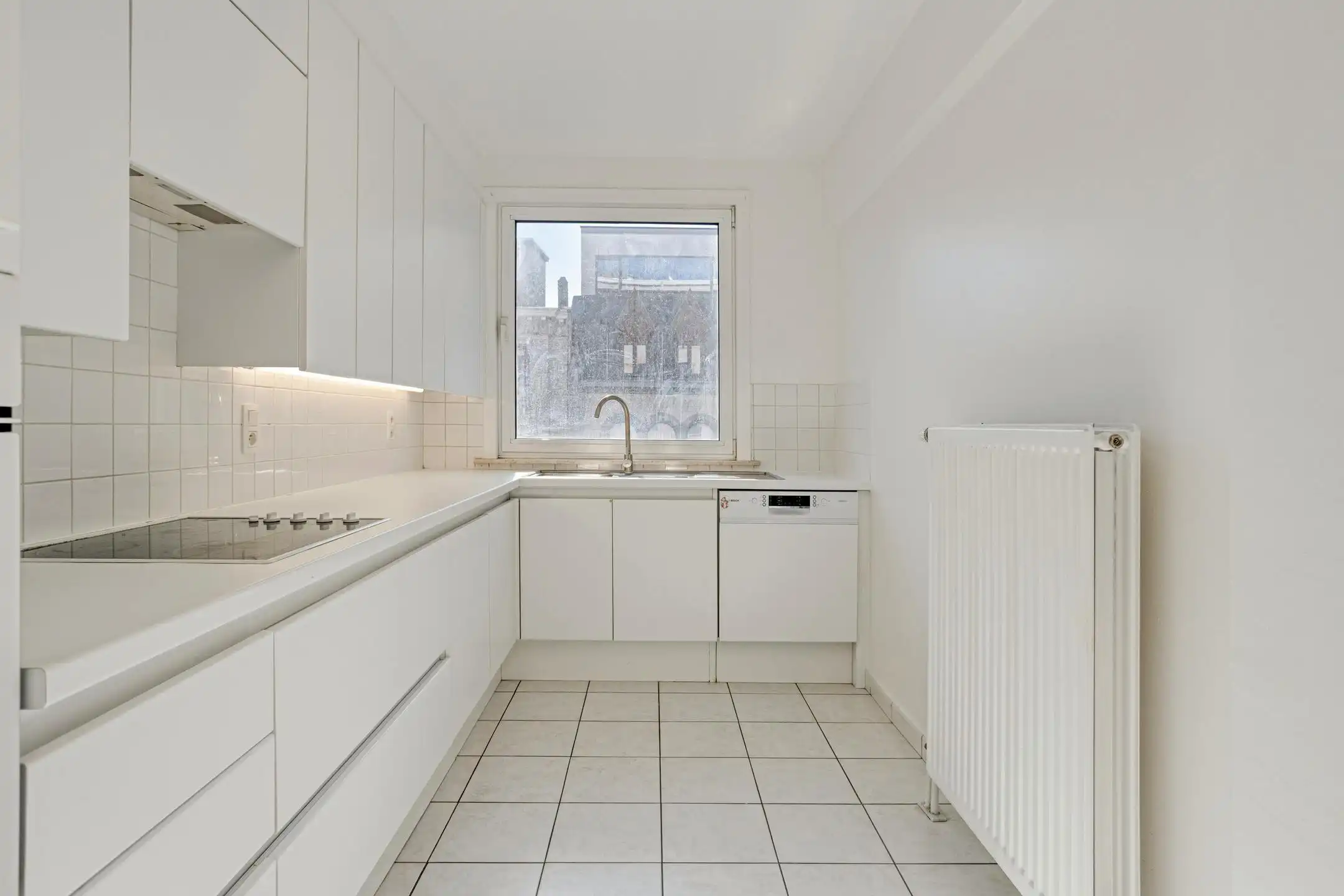 Appartement (97m²) te koop aan de Grote Markt in Kortrijk. foto 4